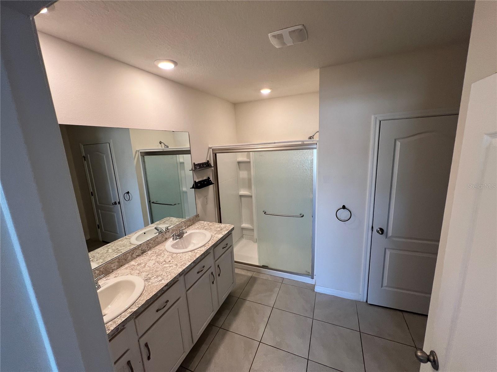 Image 13 of 41 For 1143 Cambridge Drive