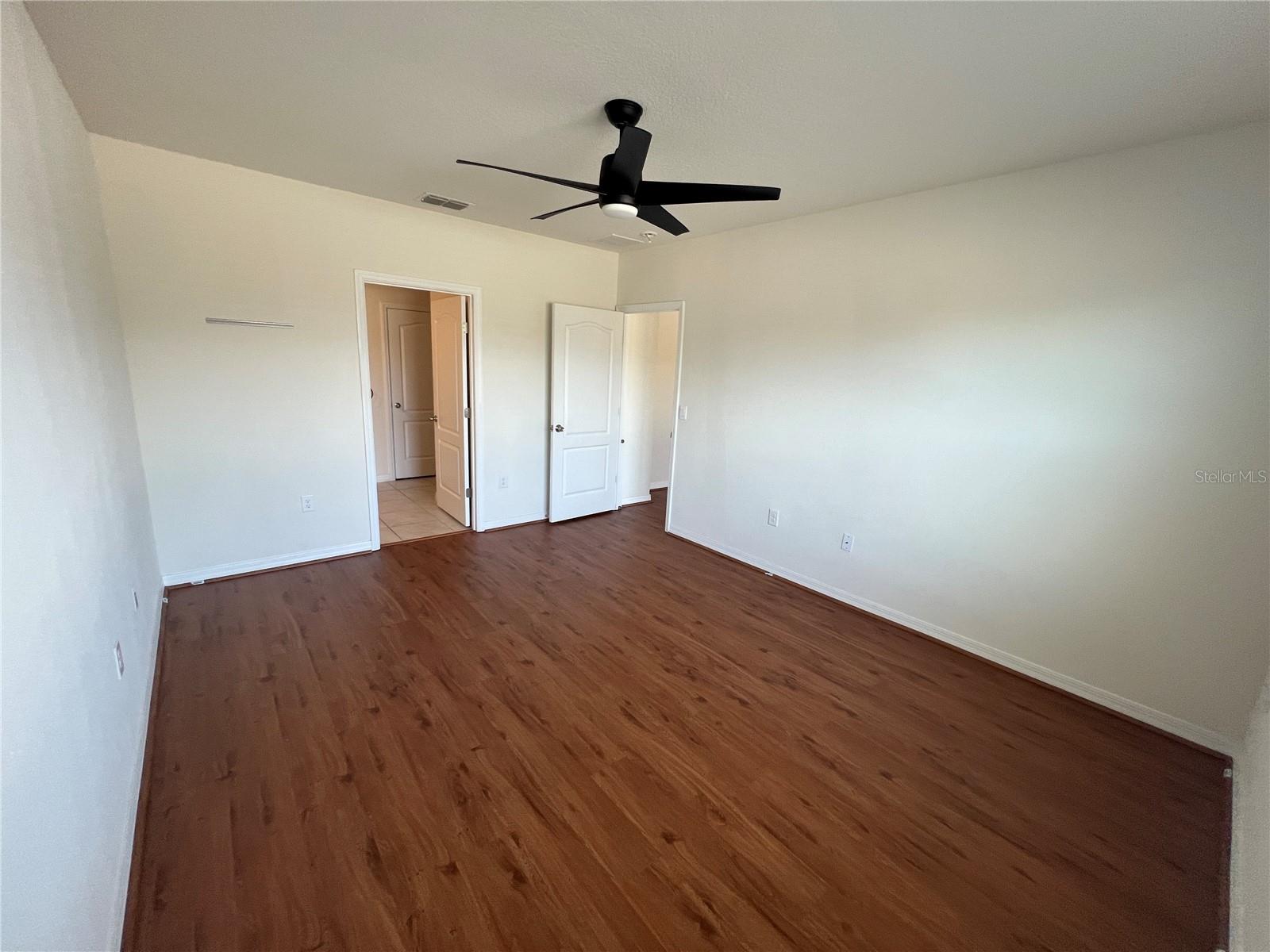 Image 18 of 41 For 1143 Cambridge Drive