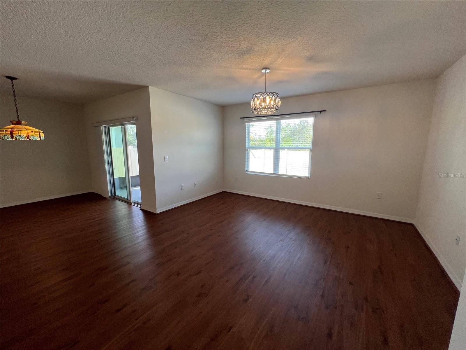 Image 19 of 41 For 1143 Cambridge Drive