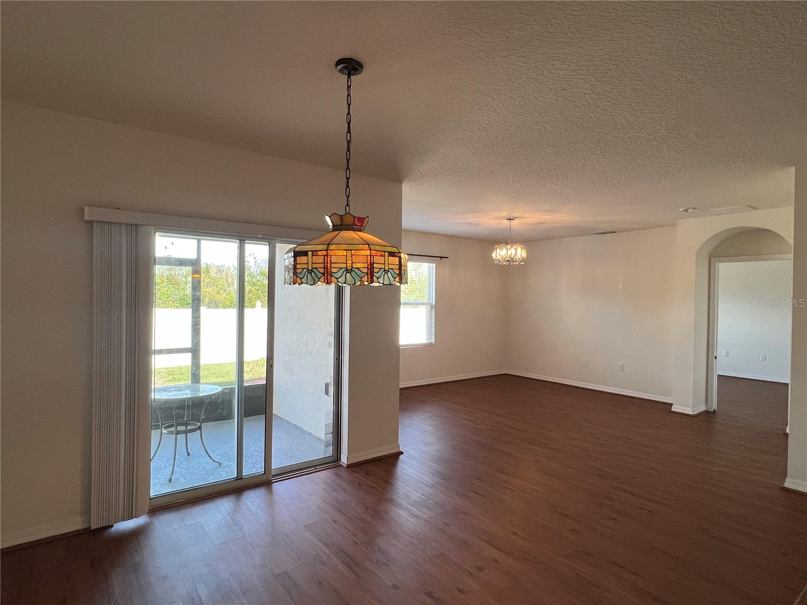 Image 25 of 41 For 1143 Cambridge Drive