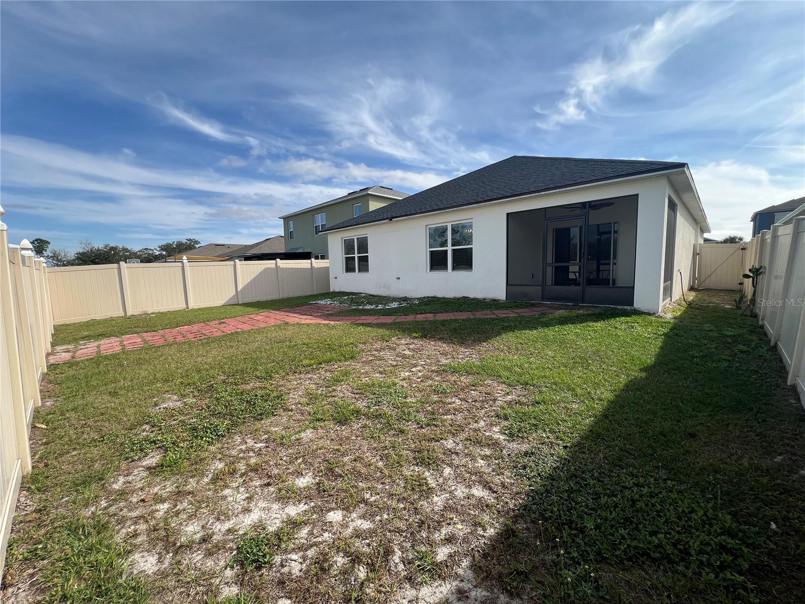 Image 26 of 41 For 1143 Cambridge Drive