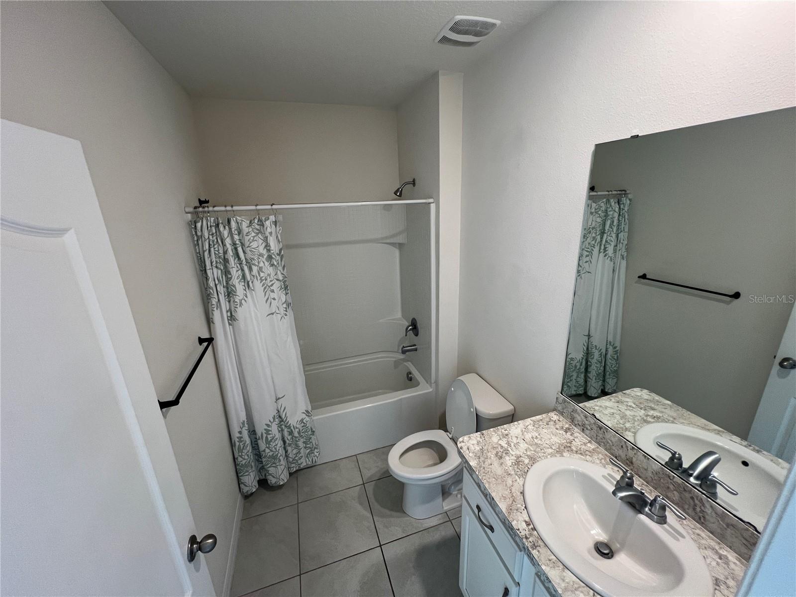 Image 7 of 41 For 1143 Cambridge Drive