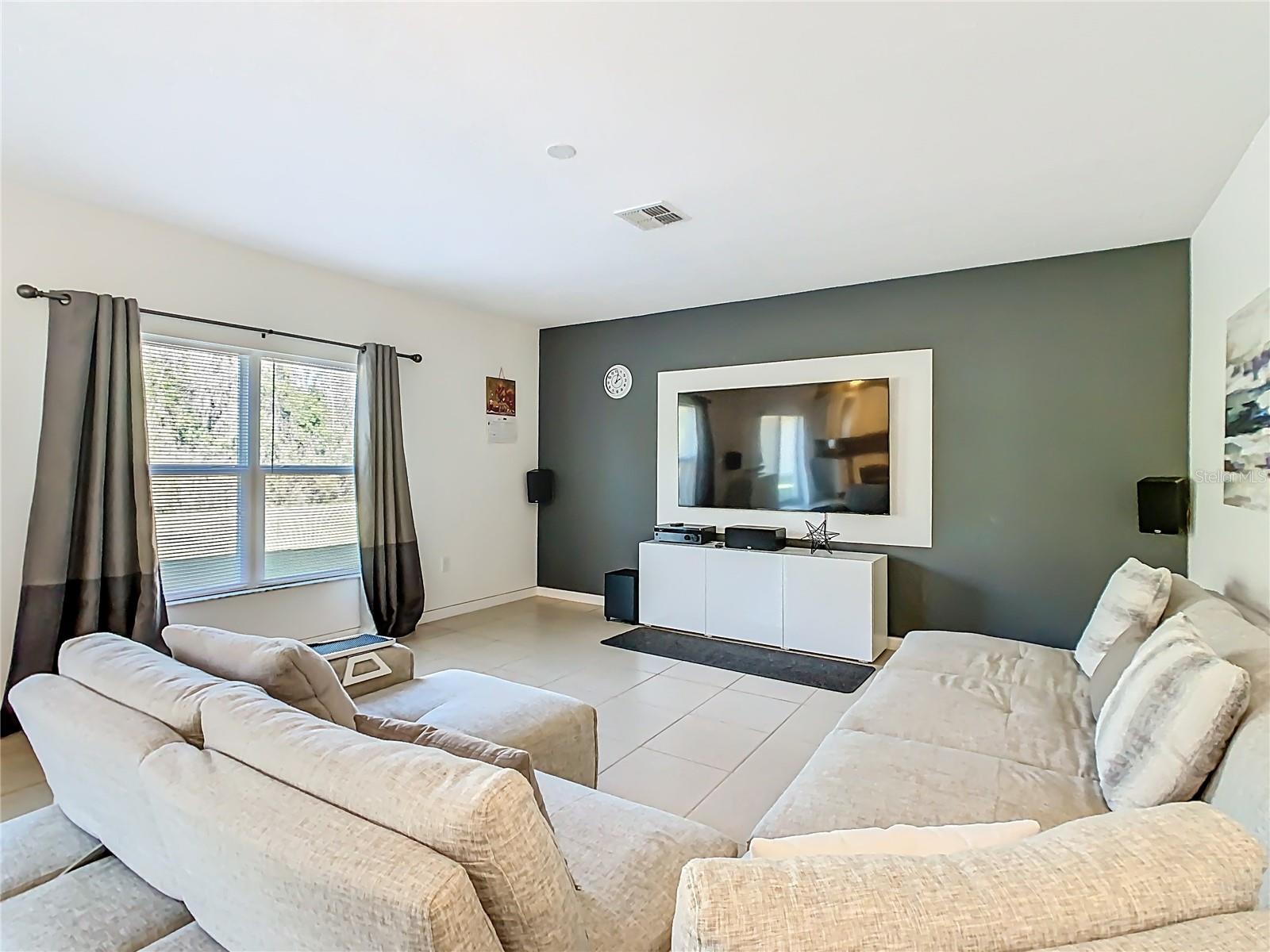 Image 17 of 51 For 4983 London Creek Place