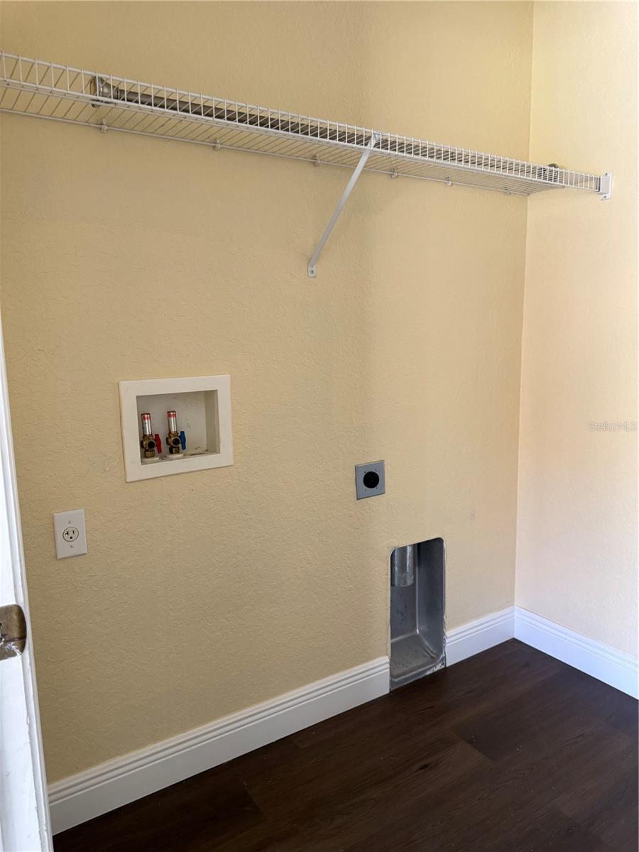 Image 26 of 29 For 326 Churchill Court