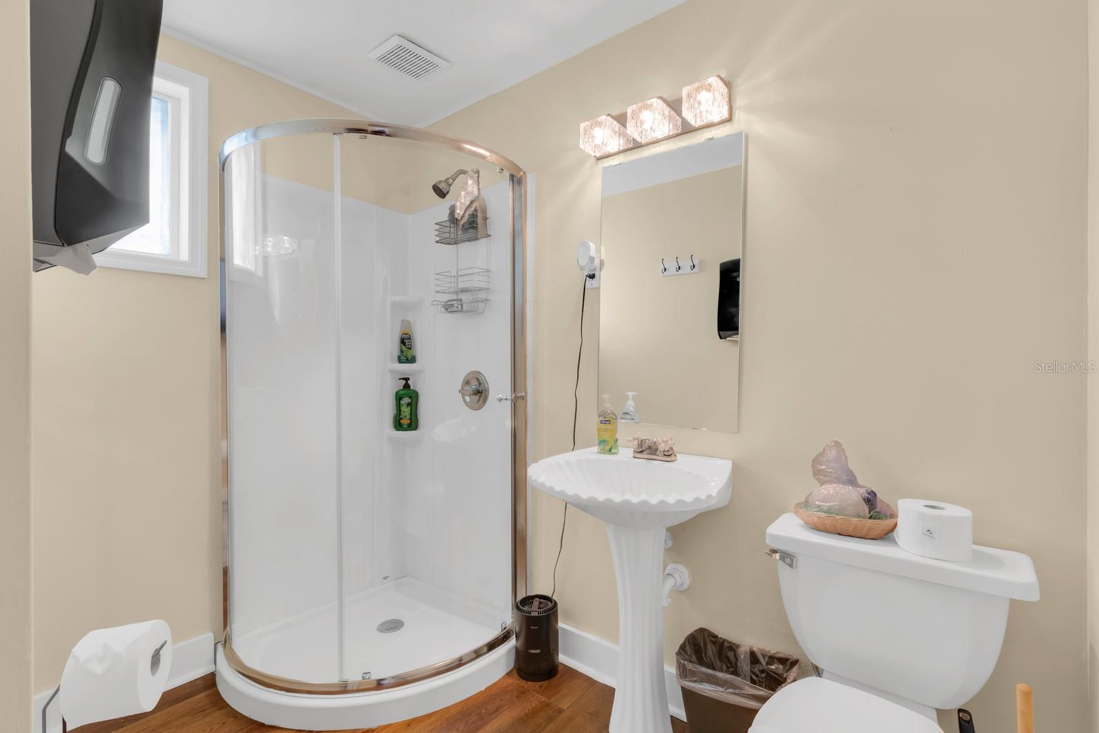 Image 28 of 35 For 802 Mabbette St