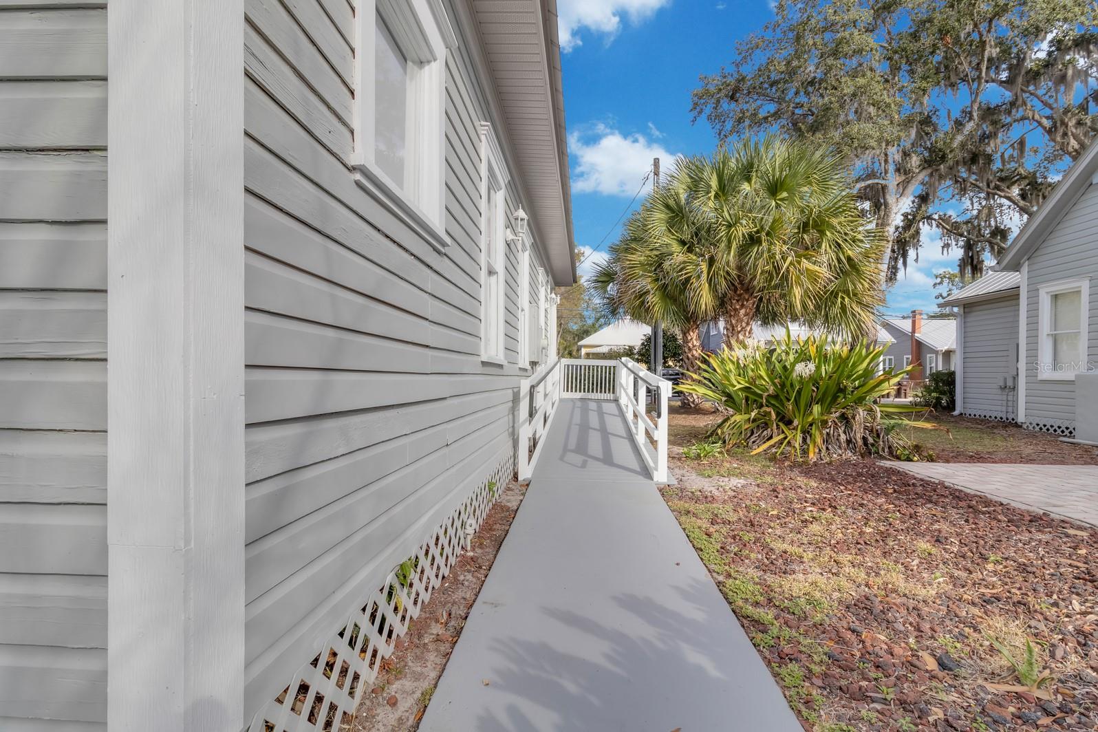 Image 13 of 24 For 808 Mabbette Street