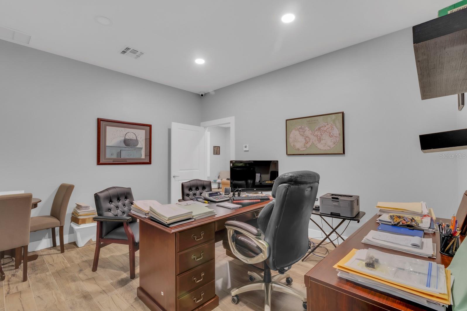 Image 18 of 24 For 808 Mabbette Street