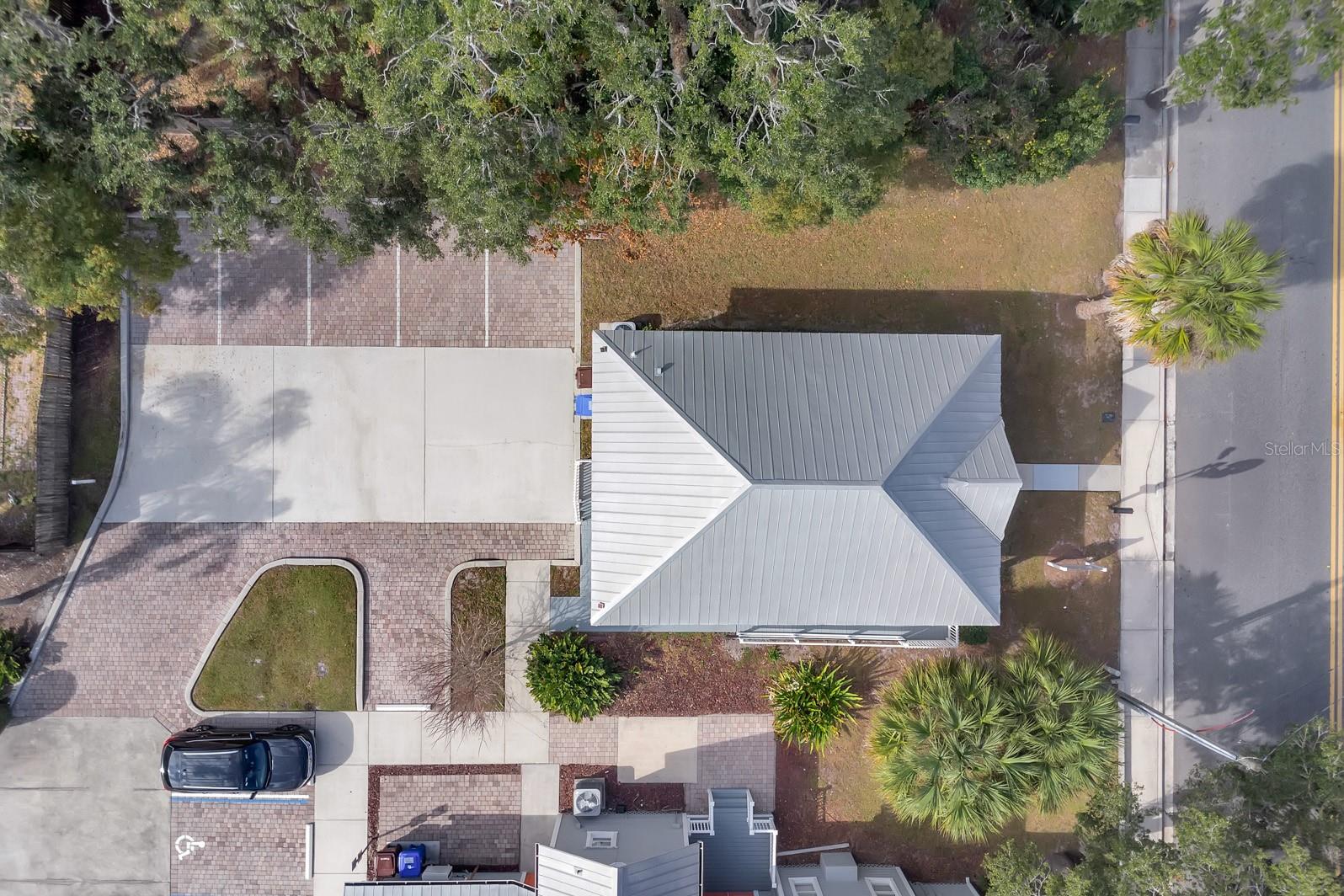 Image 3 of 24 For 808 Mabbette Street