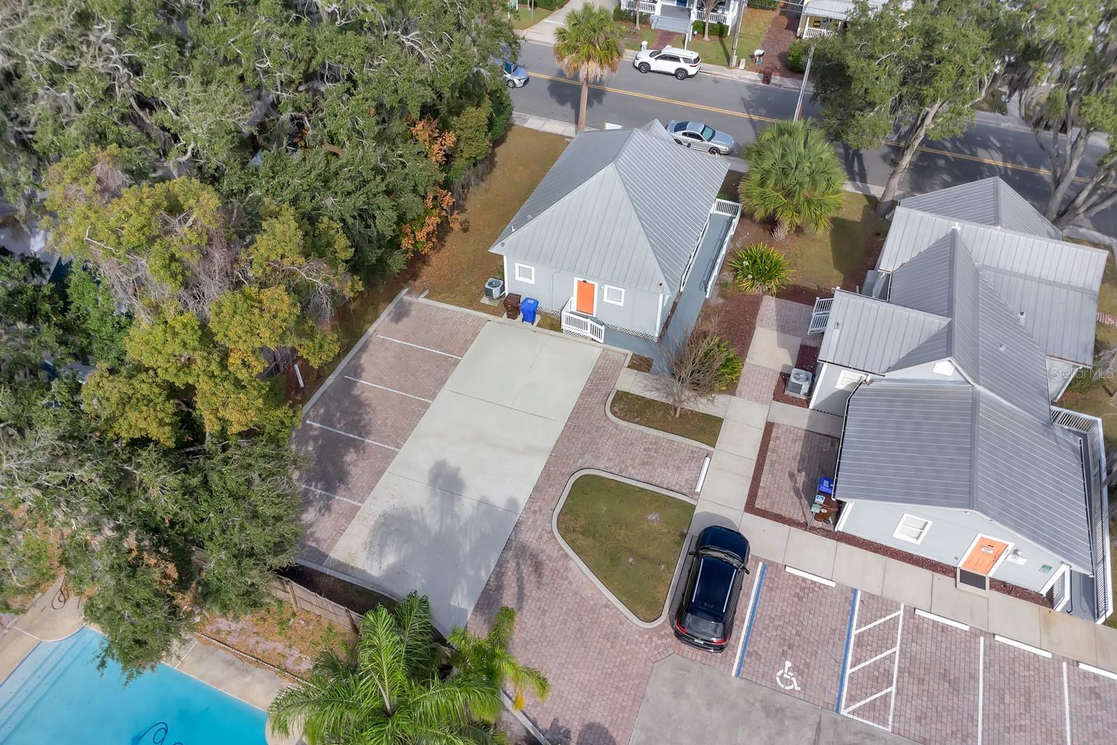 Image 4 of 24 For 808 Mabbette Street