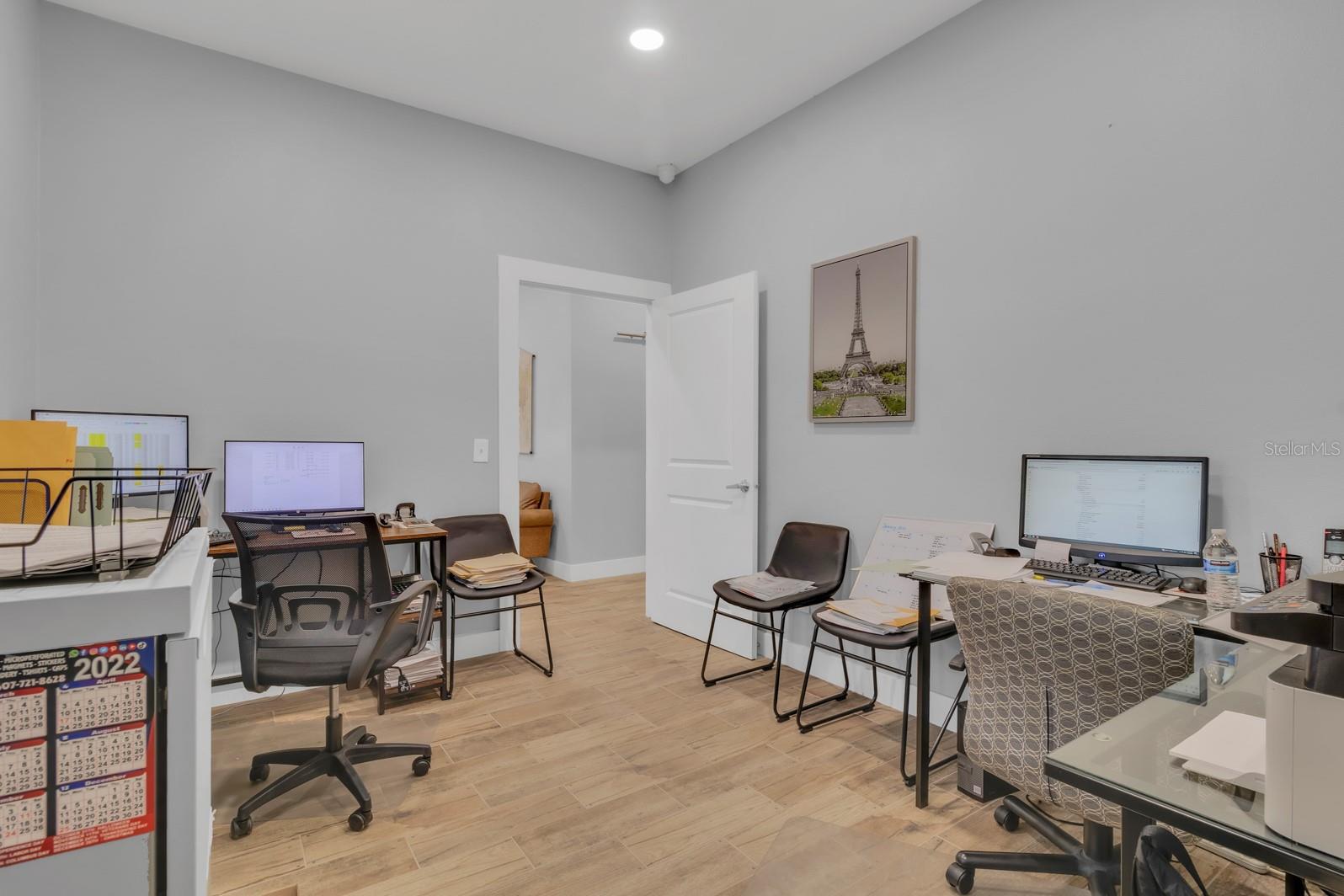 Image 5 of 24 For 808 Mabbette Street