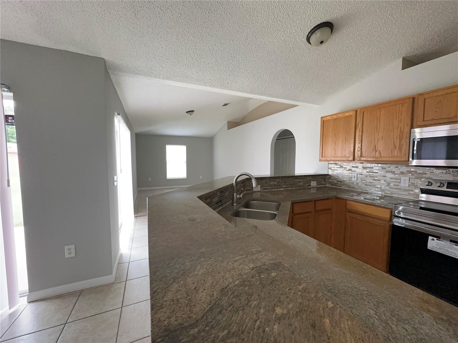 Image 19 of 28 For 723 Parrot Court