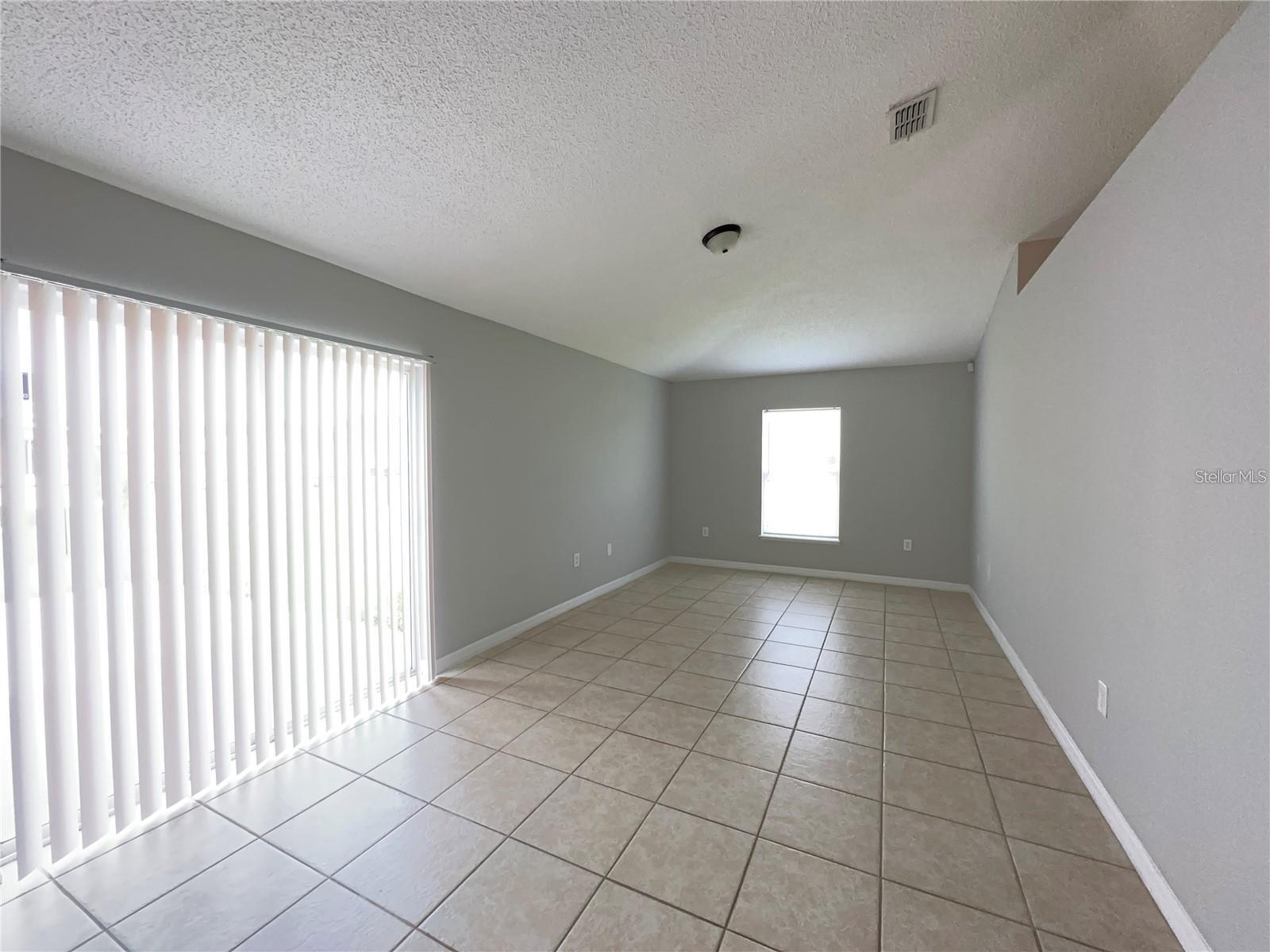 Image 21 of 28 For 723 Parrot Court