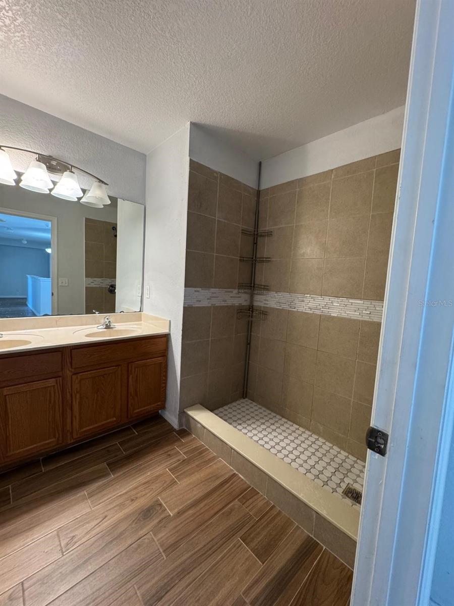 Image 14 of 18 For 6561 Crescent Loop