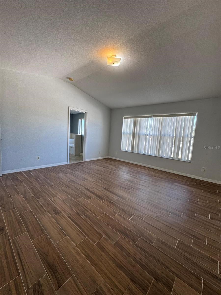 Image 15 of 18 For 6561 Crescent Loop