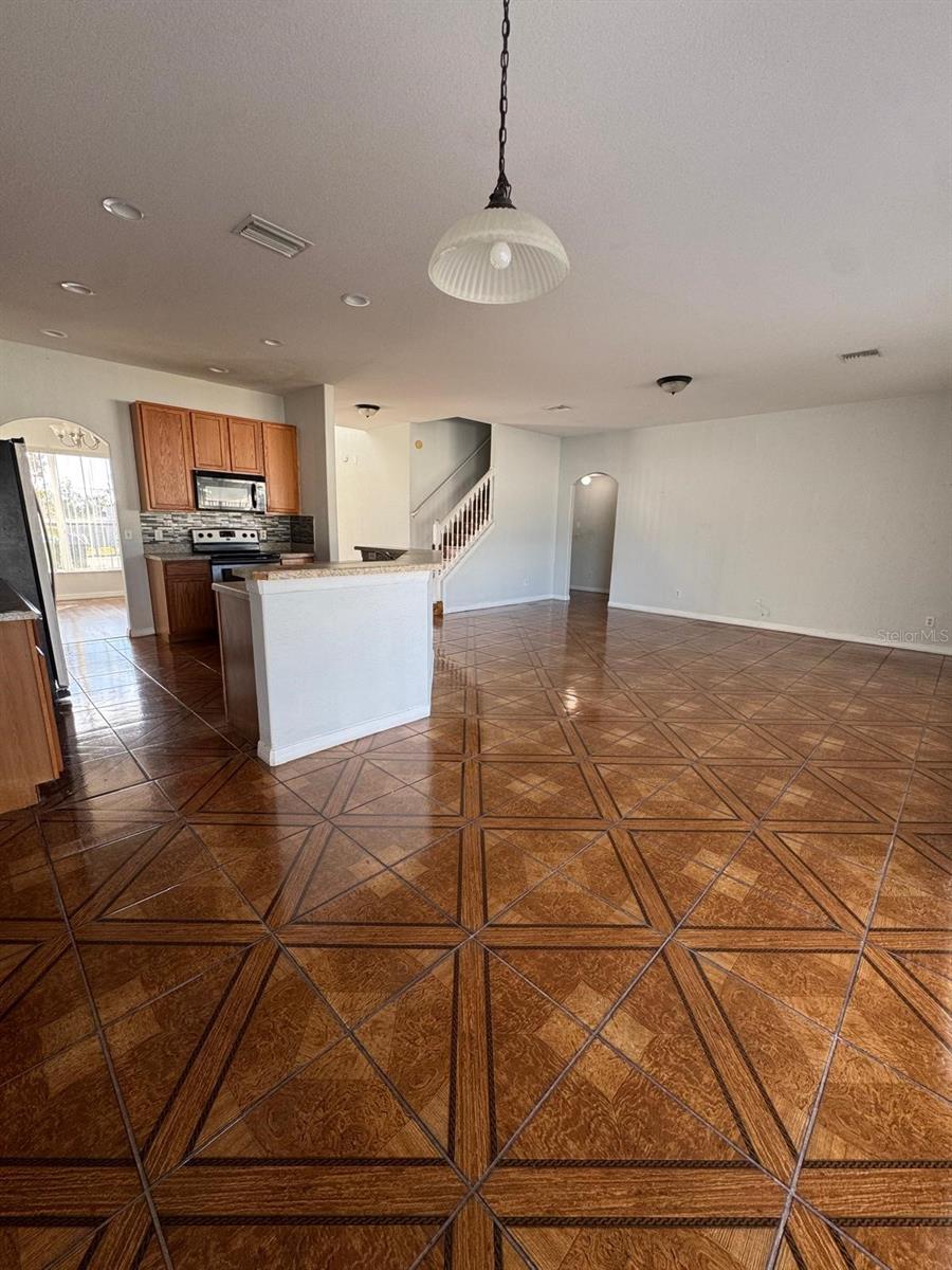 Image 3 of 18 For 6561 Crescent Loop