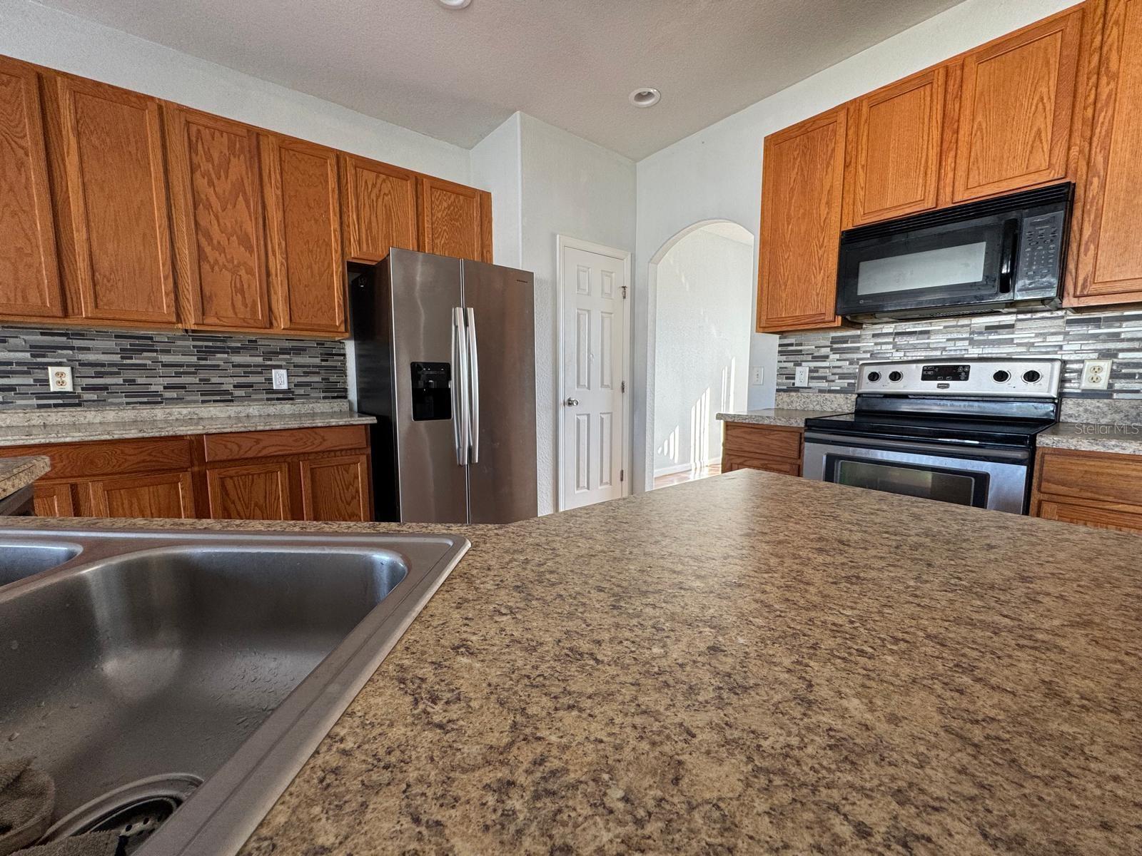 Image 5 of 18 For 6561 Crescent Loop