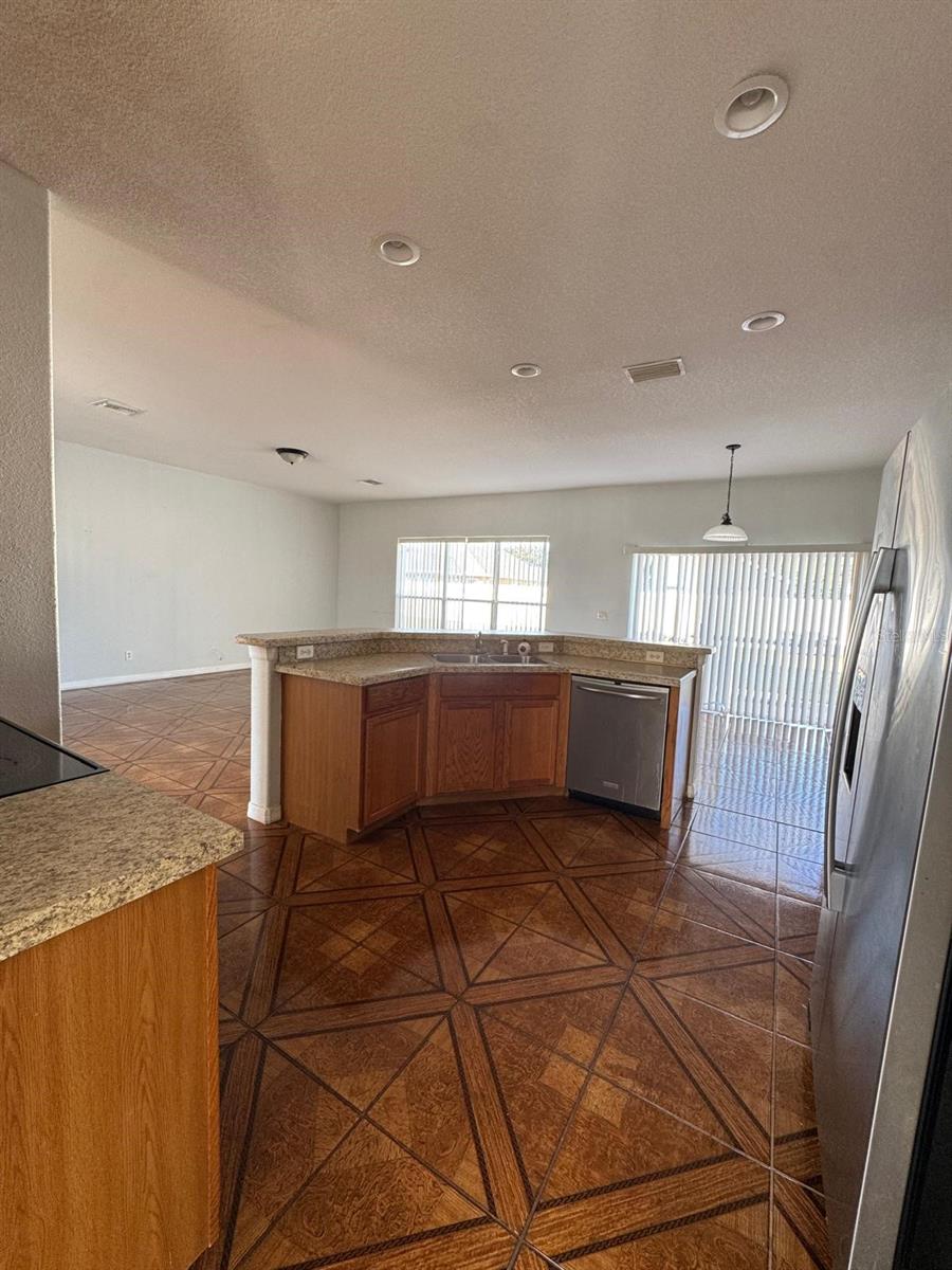 Image 7 of 18 For 6561 Crescent Loop