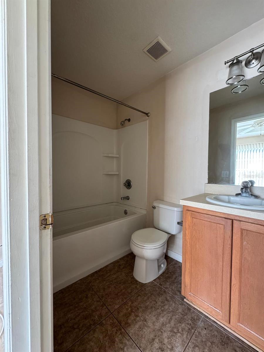 Image 3 of 8 For 2423 South Avenue