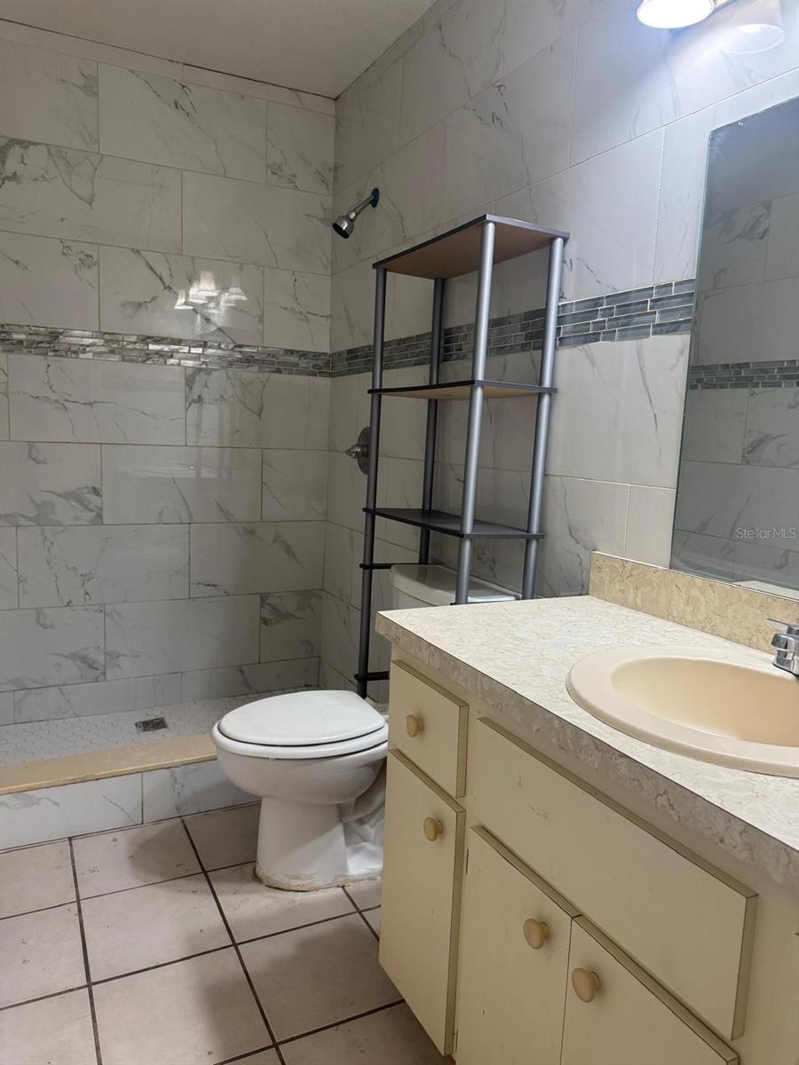 Image 6 of 8 For 2423 South Avenue