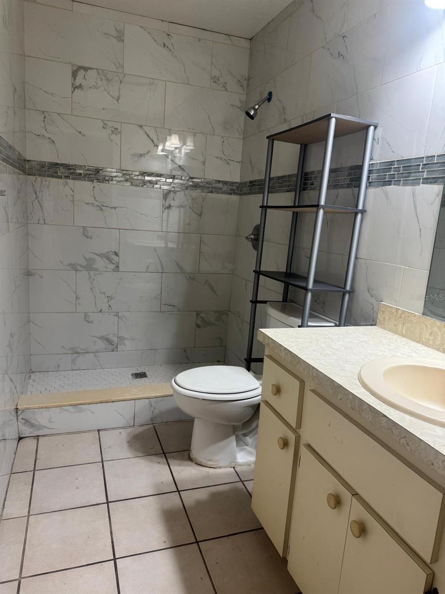 Image 8 of 8 For 2423 South Avenue