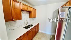 Listing photo id 3 for 282 Century Boulevard 2