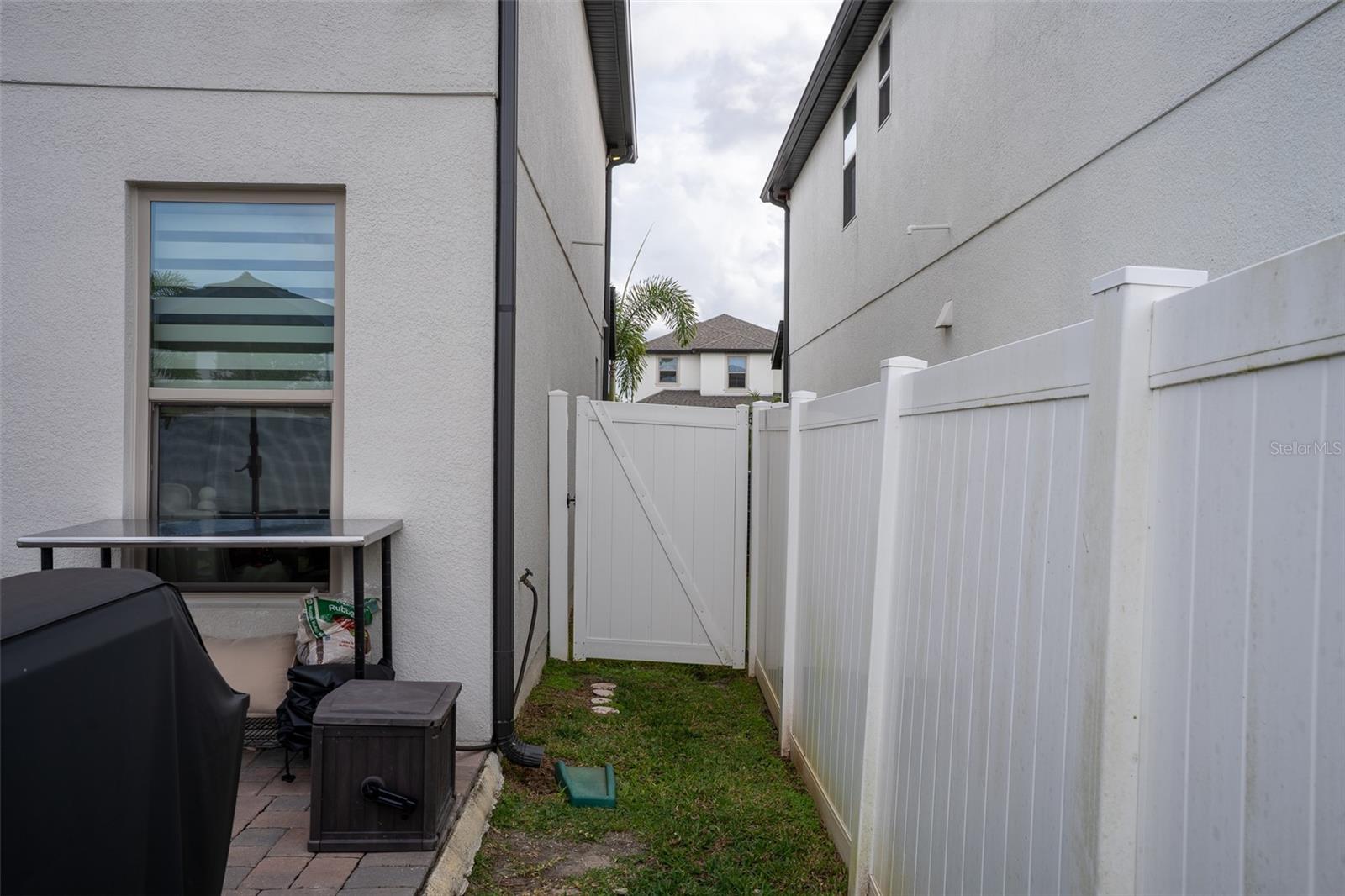 Image 24 of 63 For 9860 Aurea Moss Lane