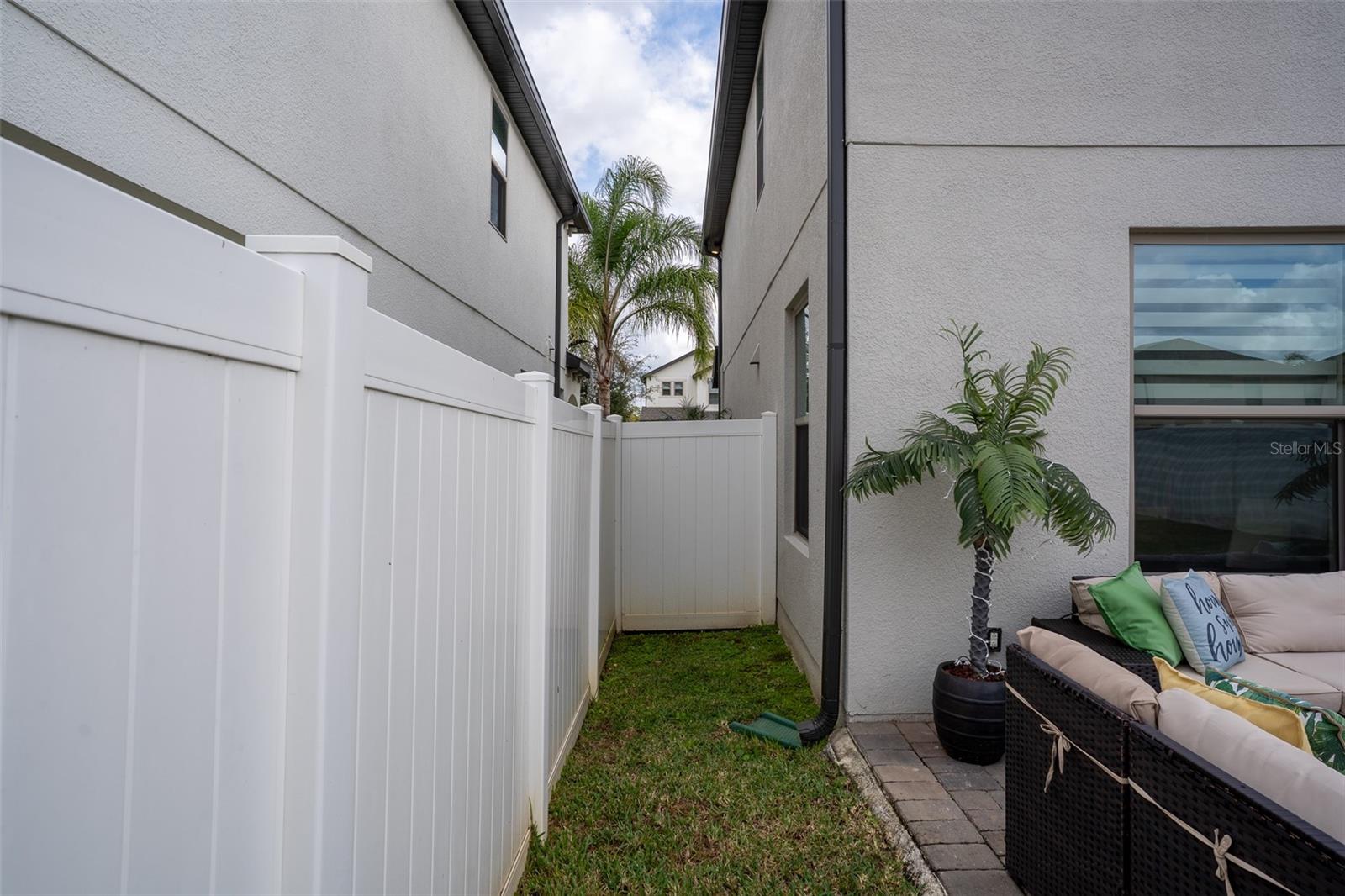 Image 28 of 63 For 9860 Aurea Moss Lane