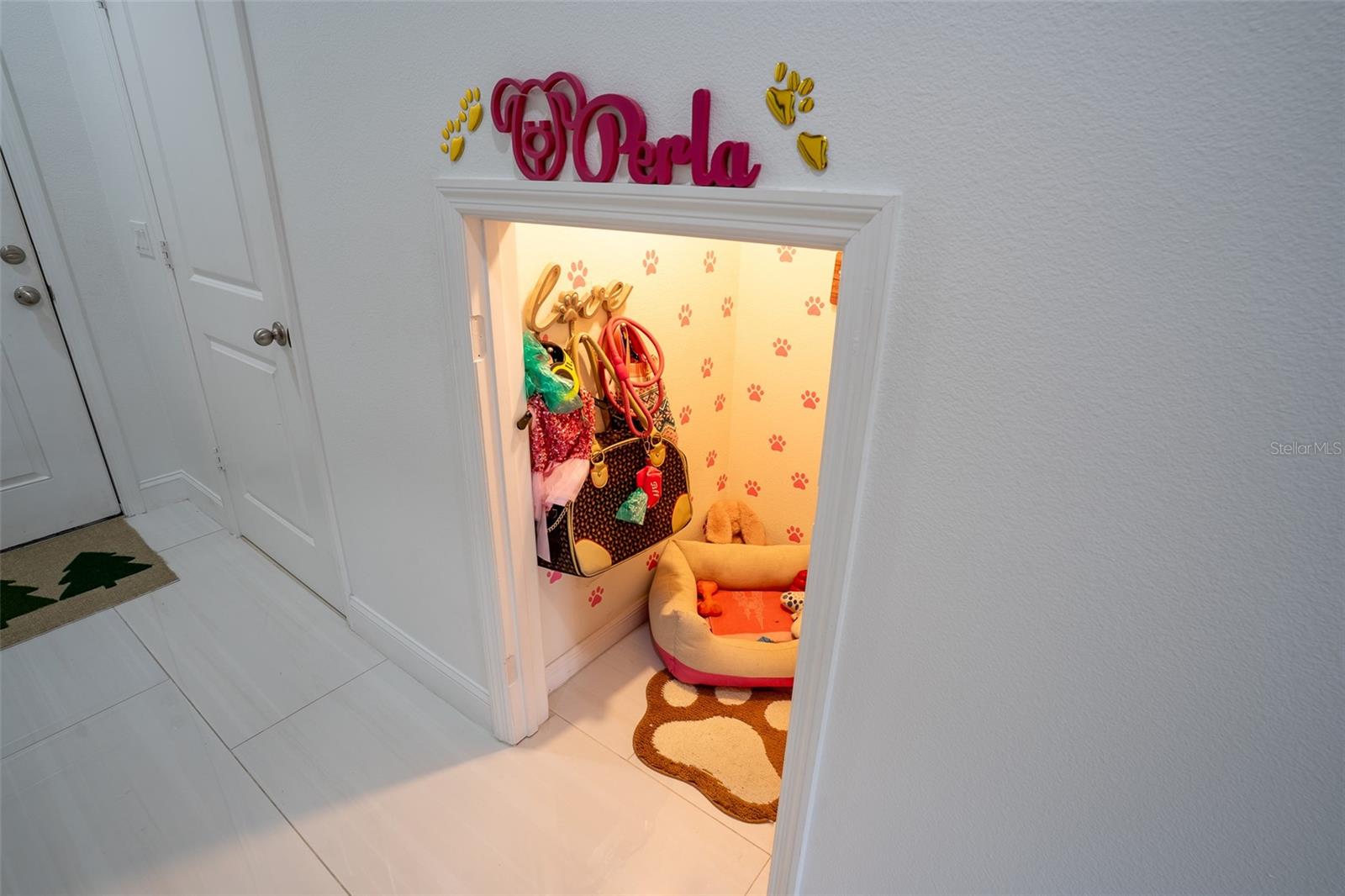 Image 31 of 63 For 9860 Aurea Moss Lane