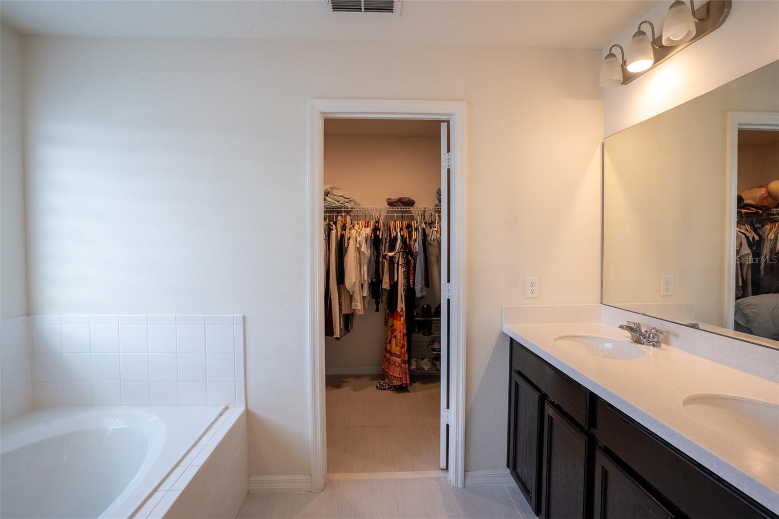 Image 52 of 63 For 9860 Aurea Moss Lane