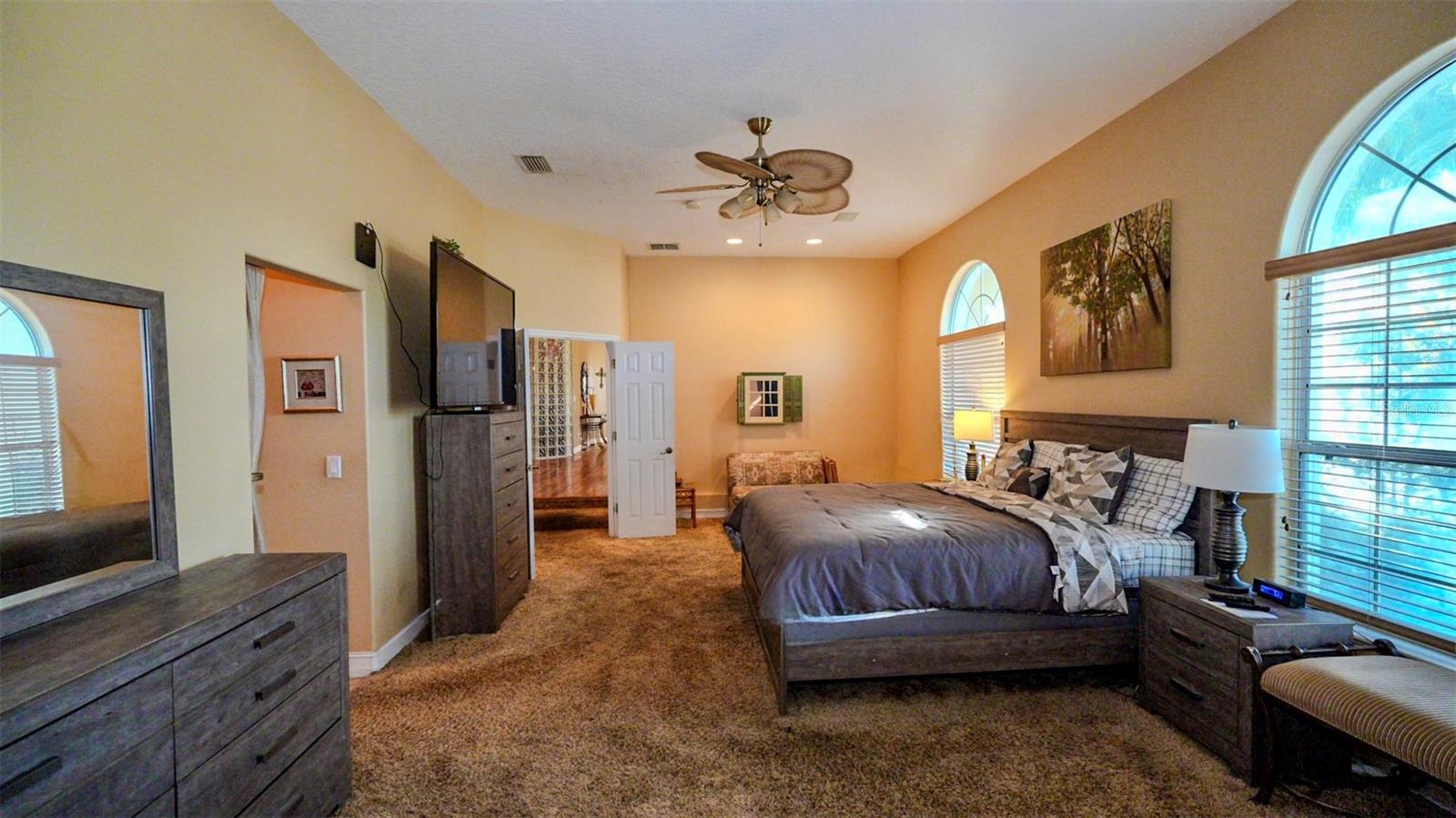 Image 25 of 47 For 14117 Boggy Creek Road