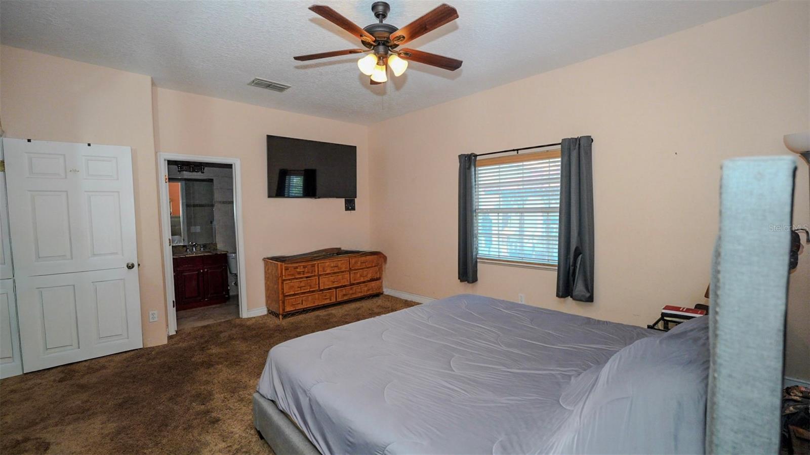 Image 26 of 47 For 14117 Boggy Creek Road