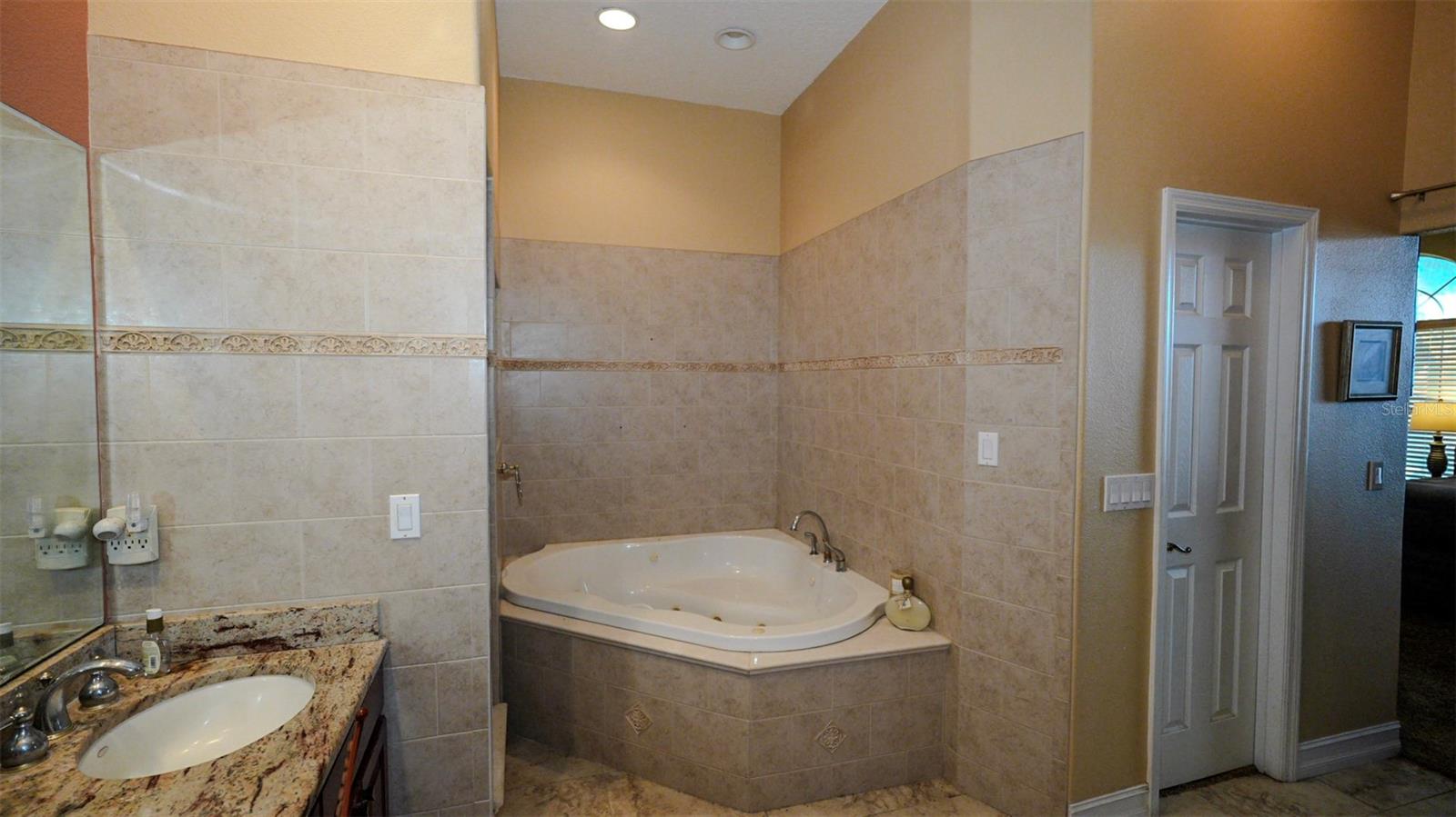 Image 32 of 47 For 14117 Boggy Creek Road