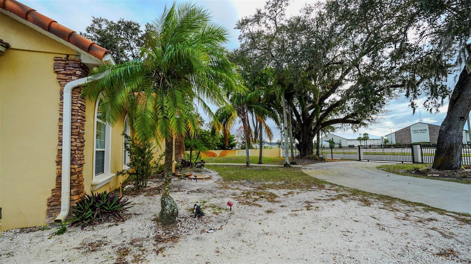 Image 7 of 47 For 14117 Boggy Creek Road