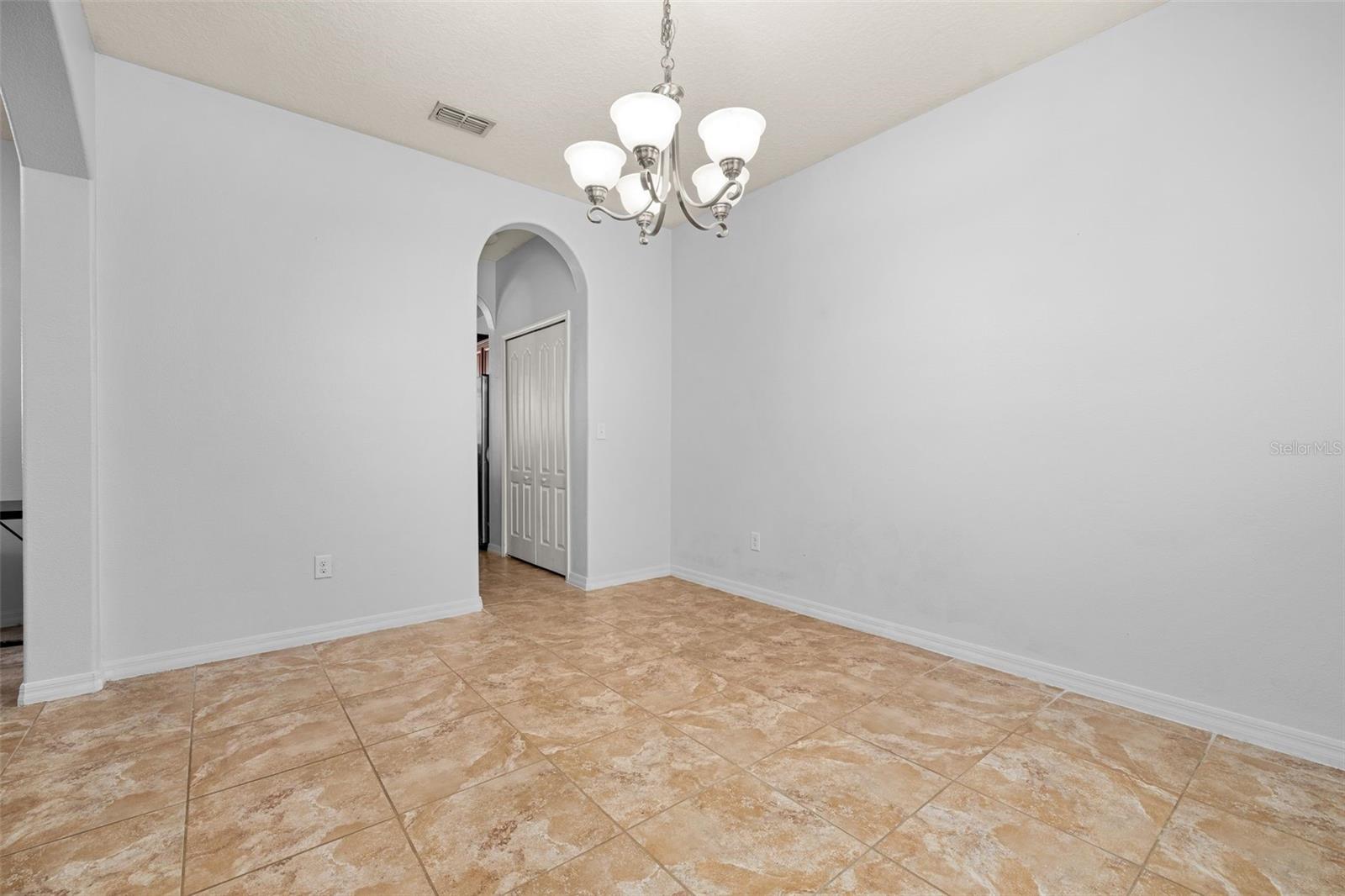 Image 14 of 81 For 6829 Sundrop Street