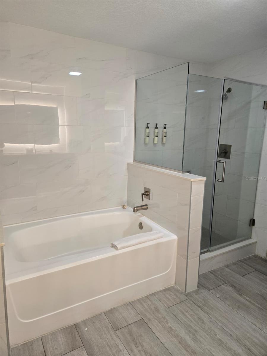 Image 13 of 23 For 14501 Grove Resort Avenue 3424