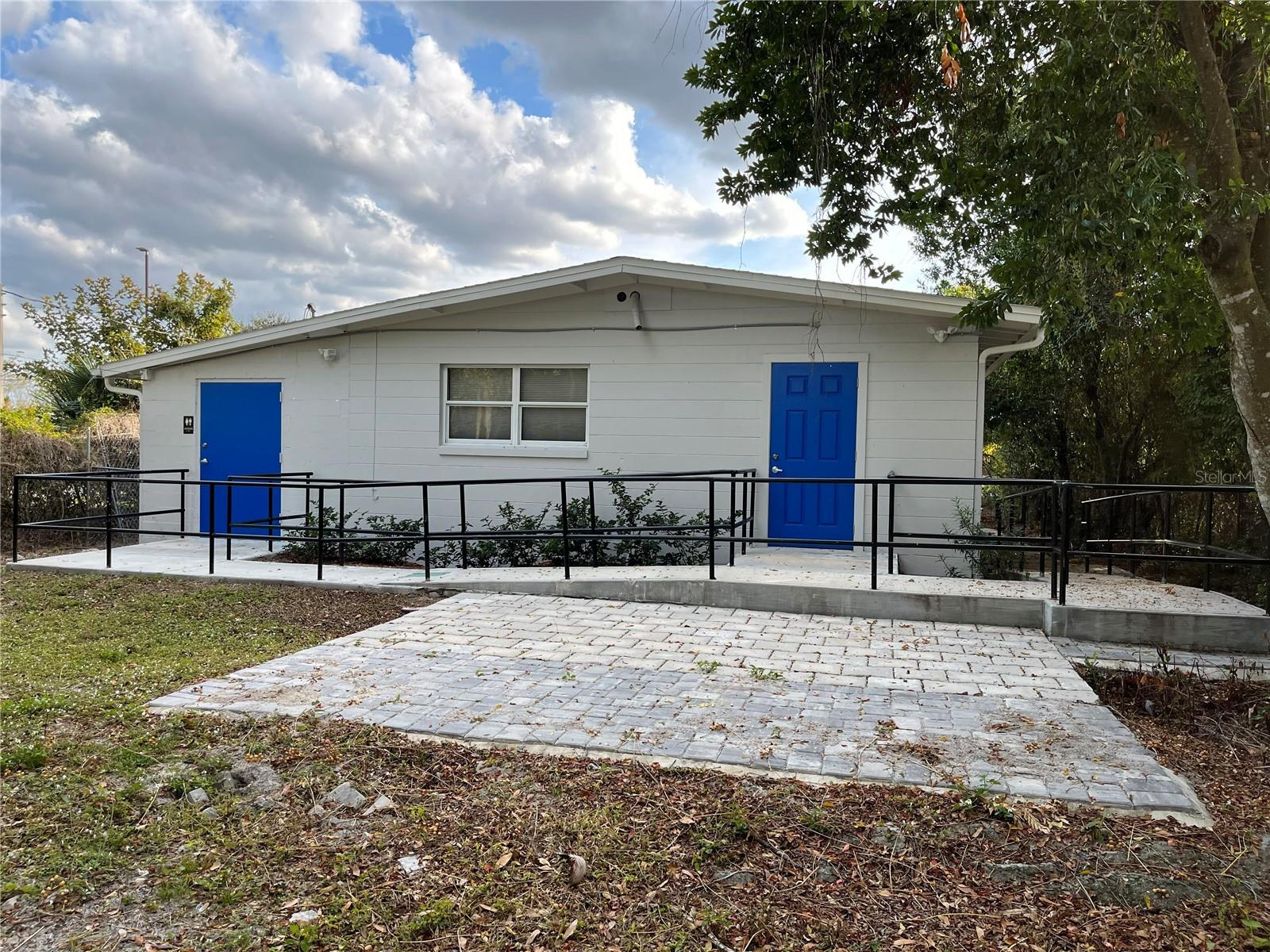 Image 3 of 22 For 4749 Hargrave Street