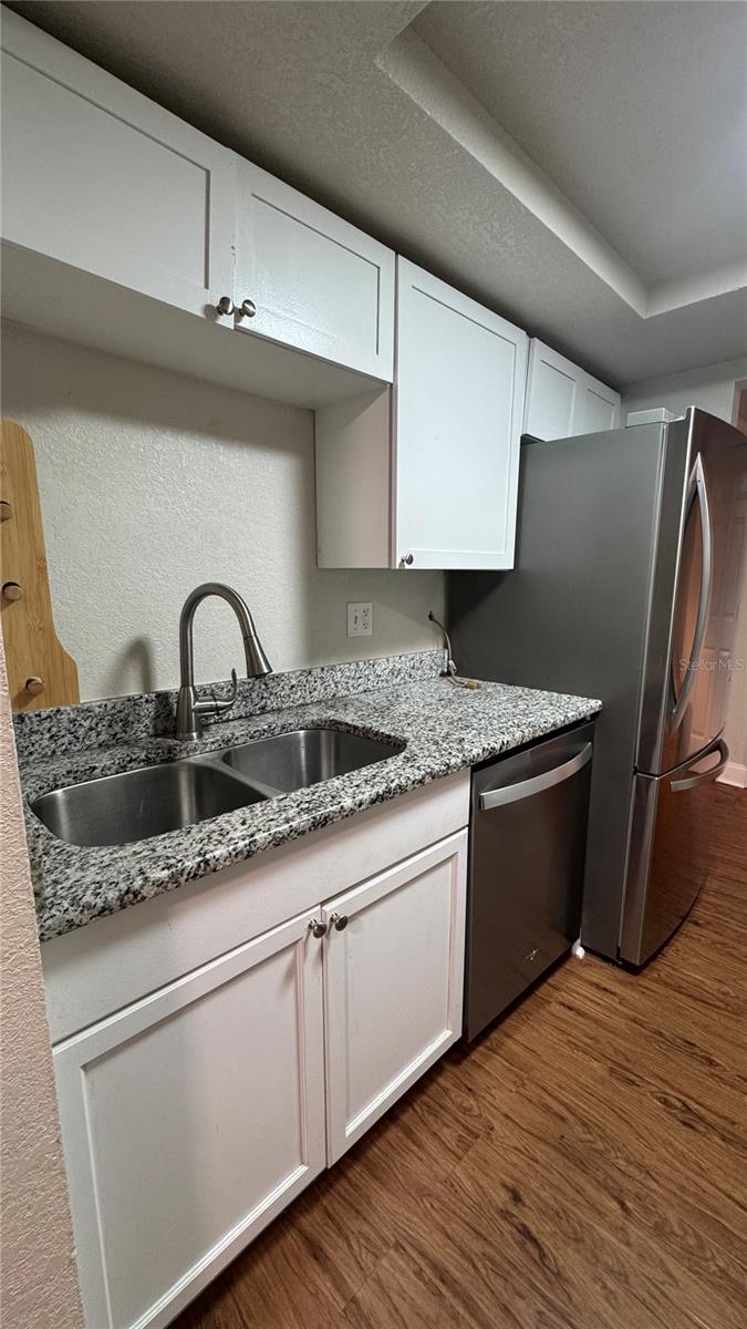 Image 6 of 25 For 205 Lewfield Circle 205