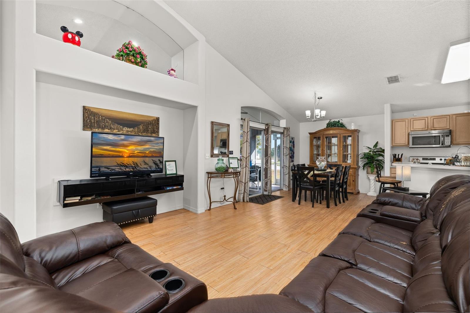 Image 5 of 42 For 170 Cedarpark Lane