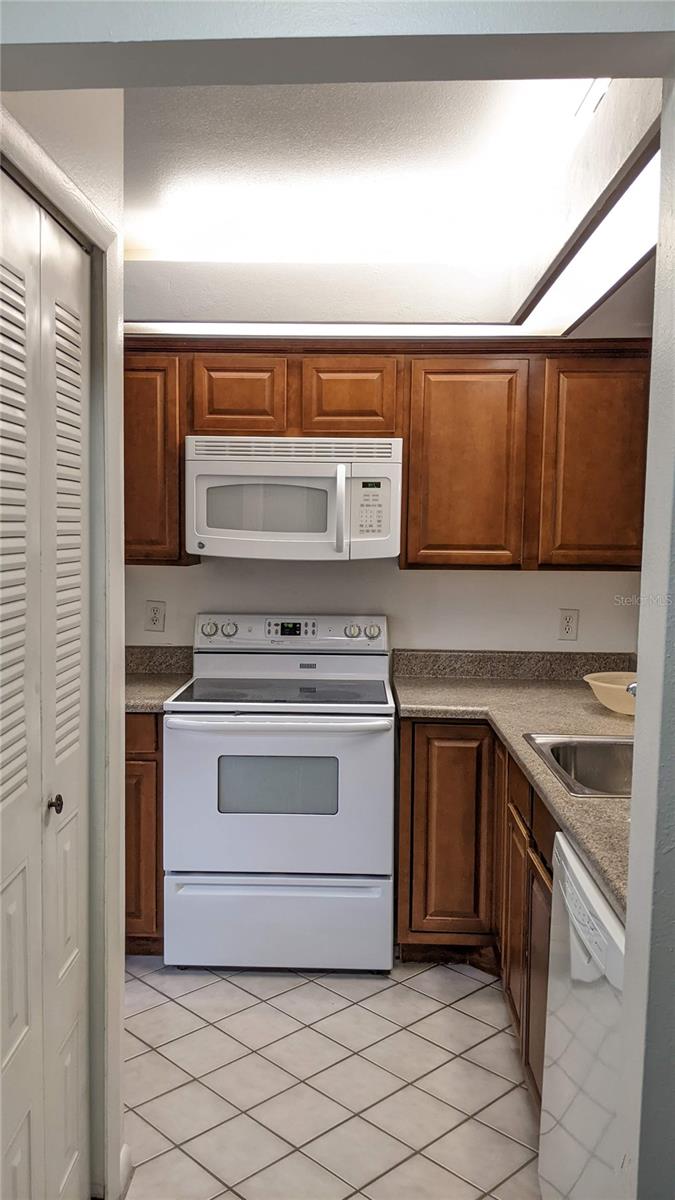 Image 13 of 50 For 2912 Semoran Boulevard 7