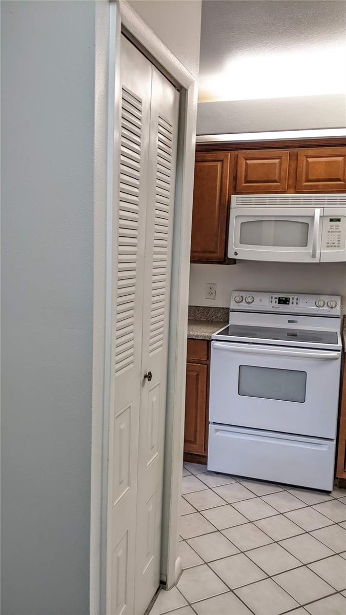 Image 14 of 50 For 2912 Semoran Boulevard 7