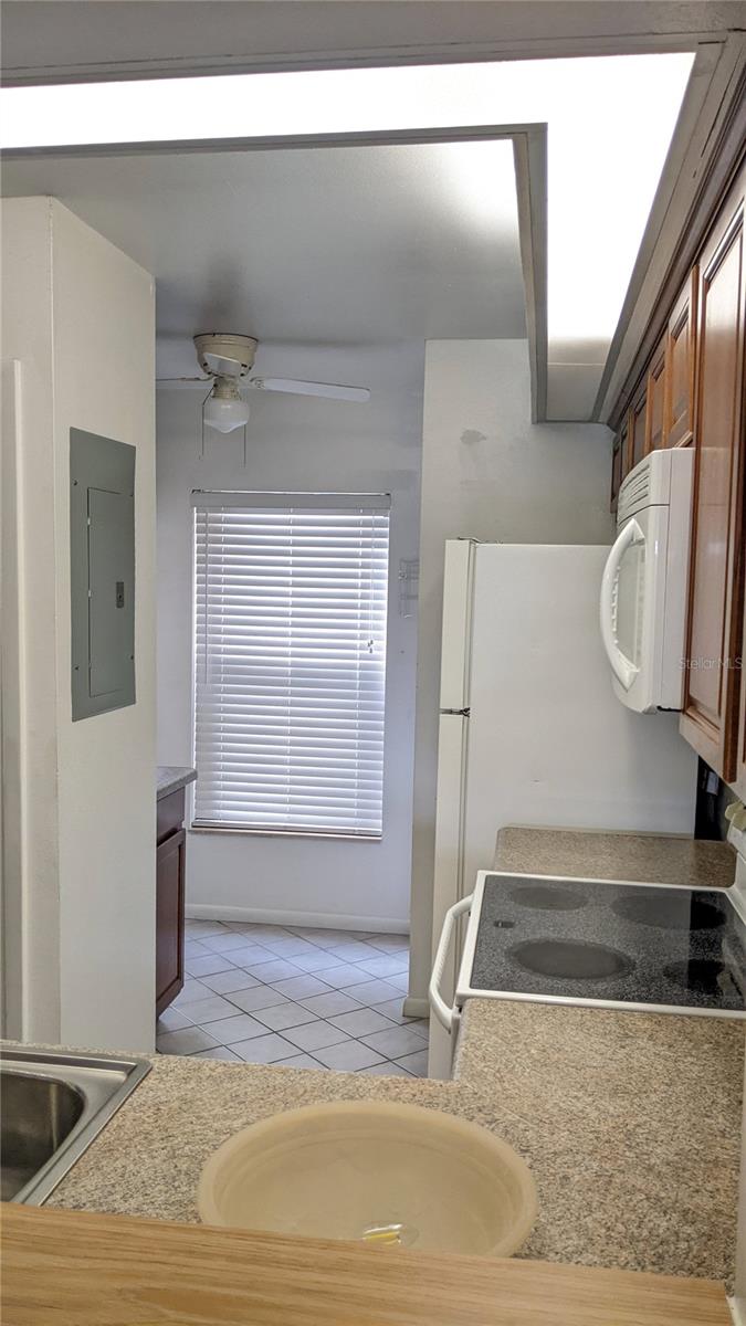 Image 41 of 50 For 2912 Semoran Boulevard 7