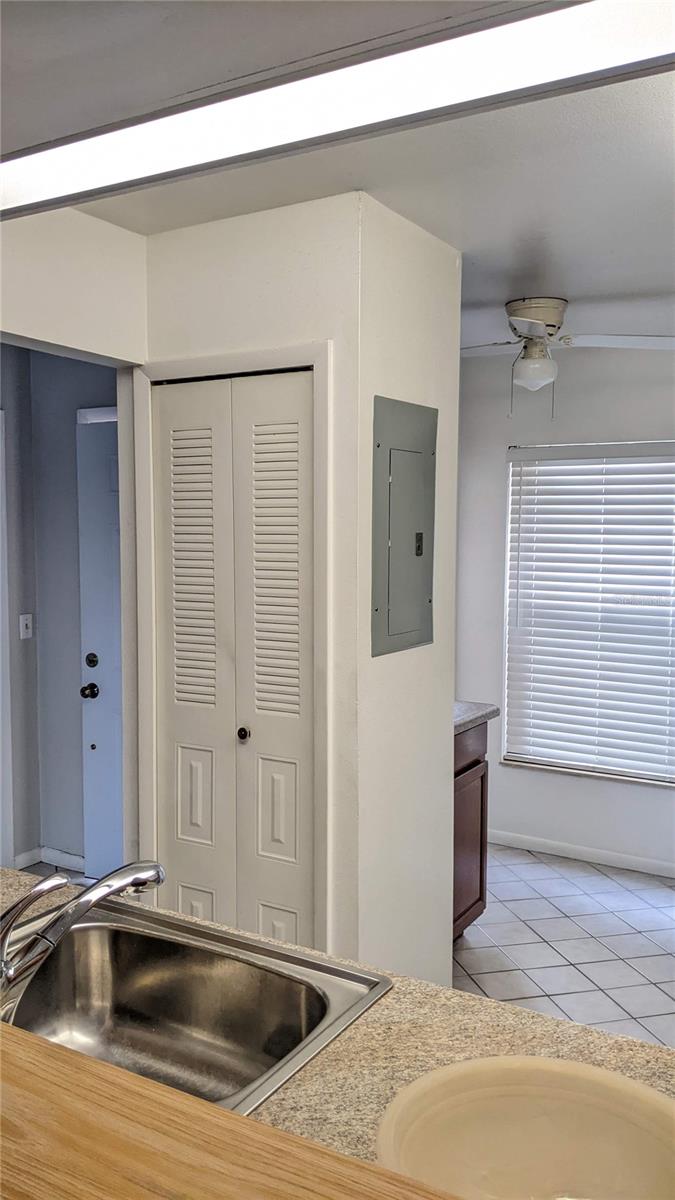 Image 42 of 50 For 2912 Semoran Boulevard 7