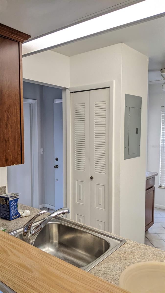 Image 43 of 50 For 2912 Semoran Boulevard 7