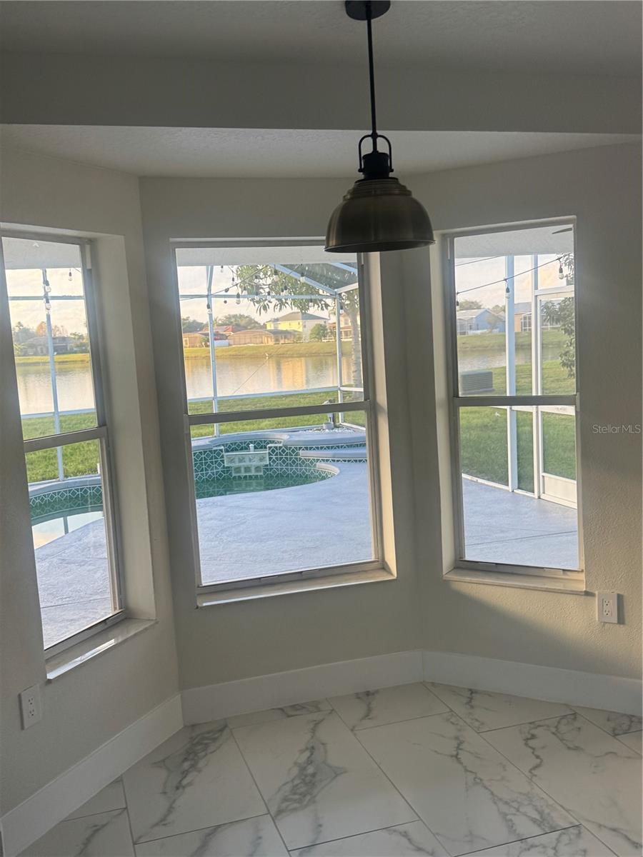 Image 11 of 42 For 2652 Hawthorne Lane