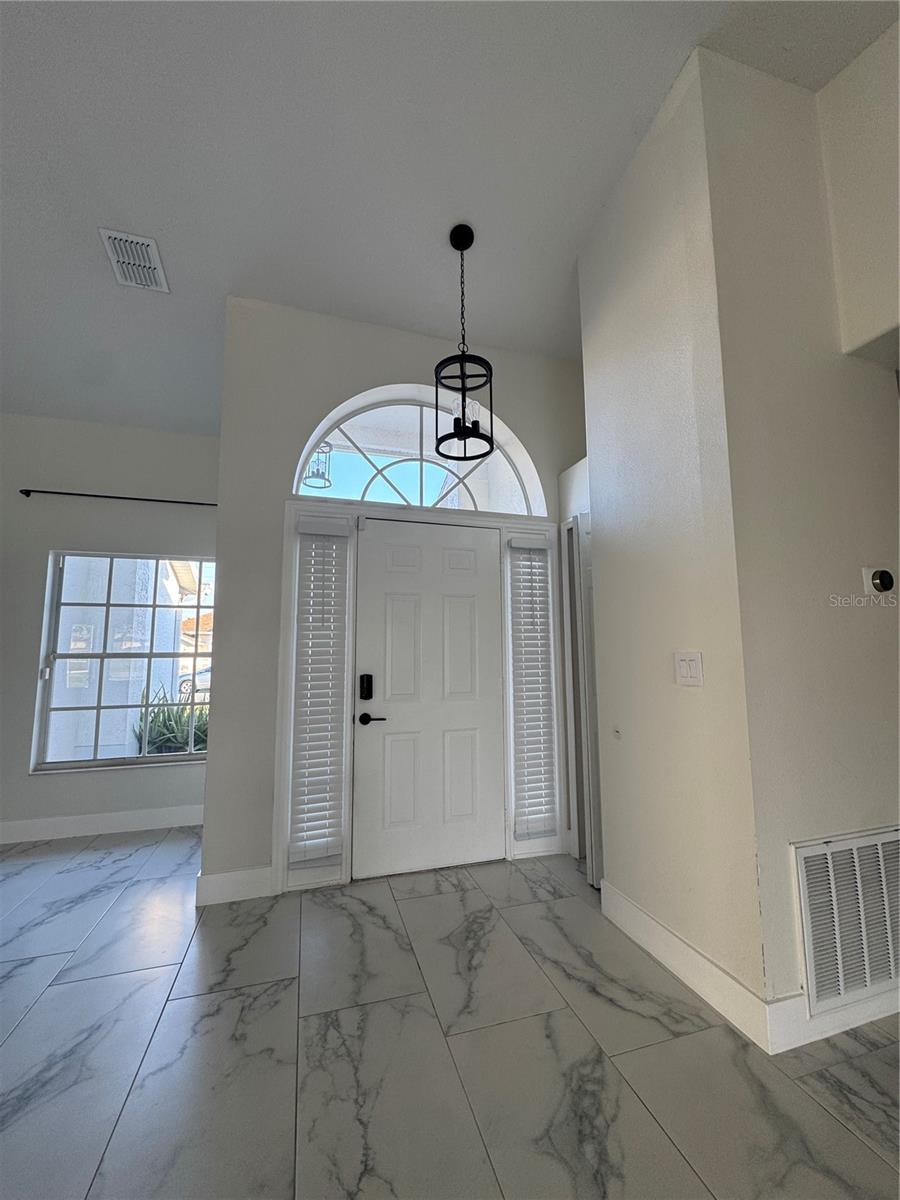 Image 2 of 42 For 2652 Hawthorne Lane