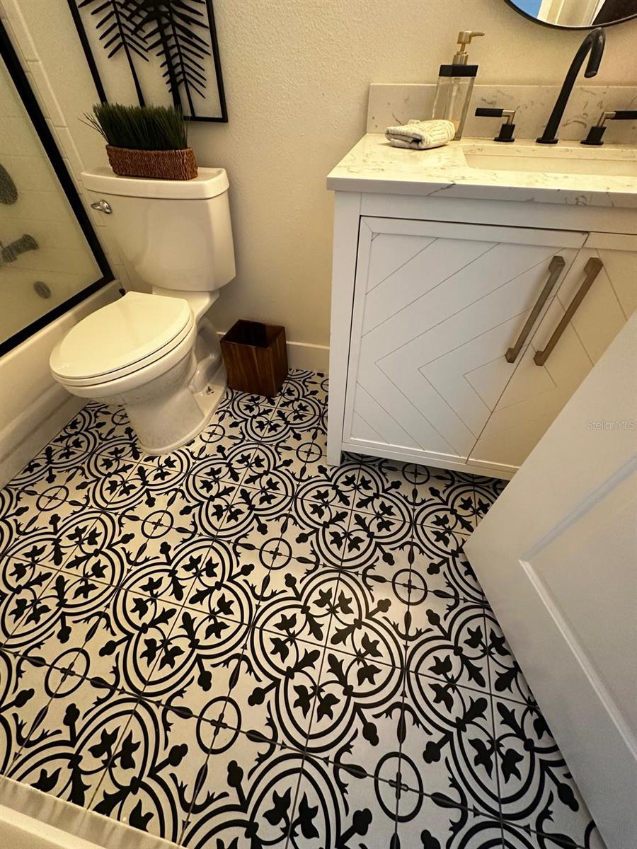 Image 27 of 42 For 2652 Hawthorne Lane