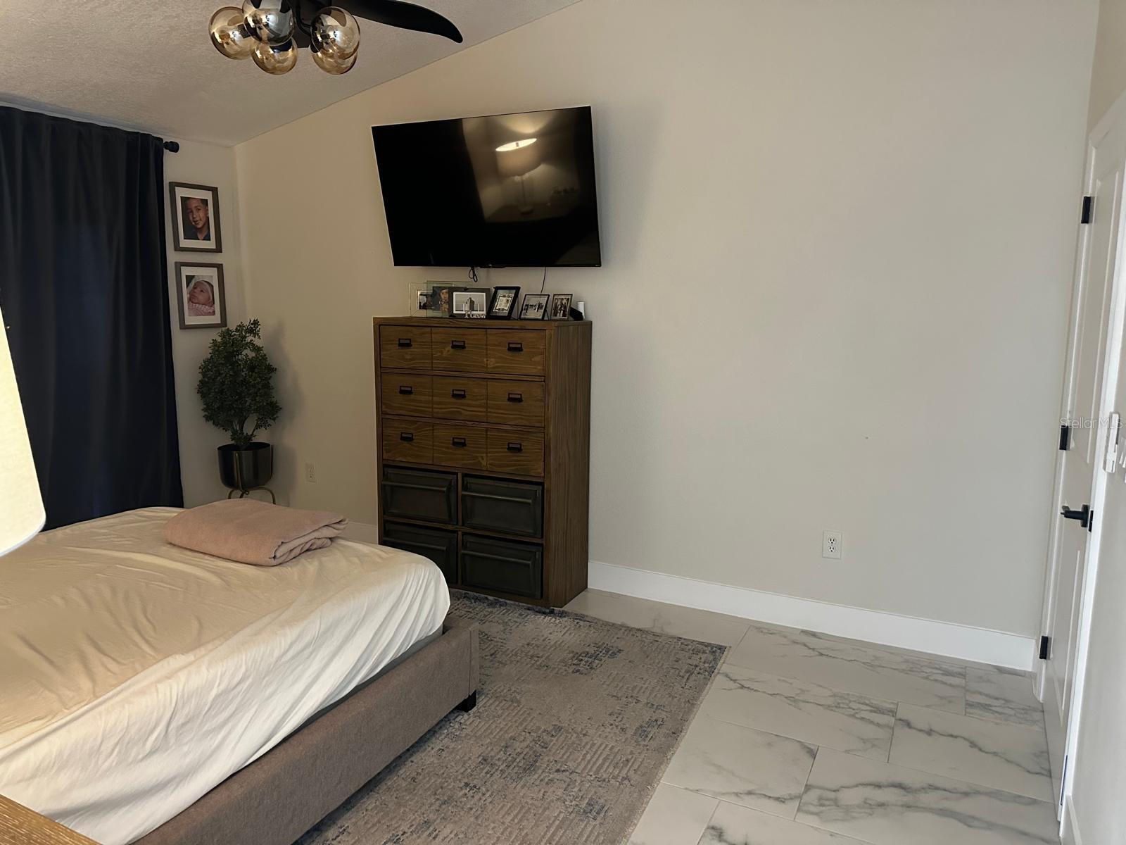 Image 29 of 42 For 2652 Hawthorne Lane