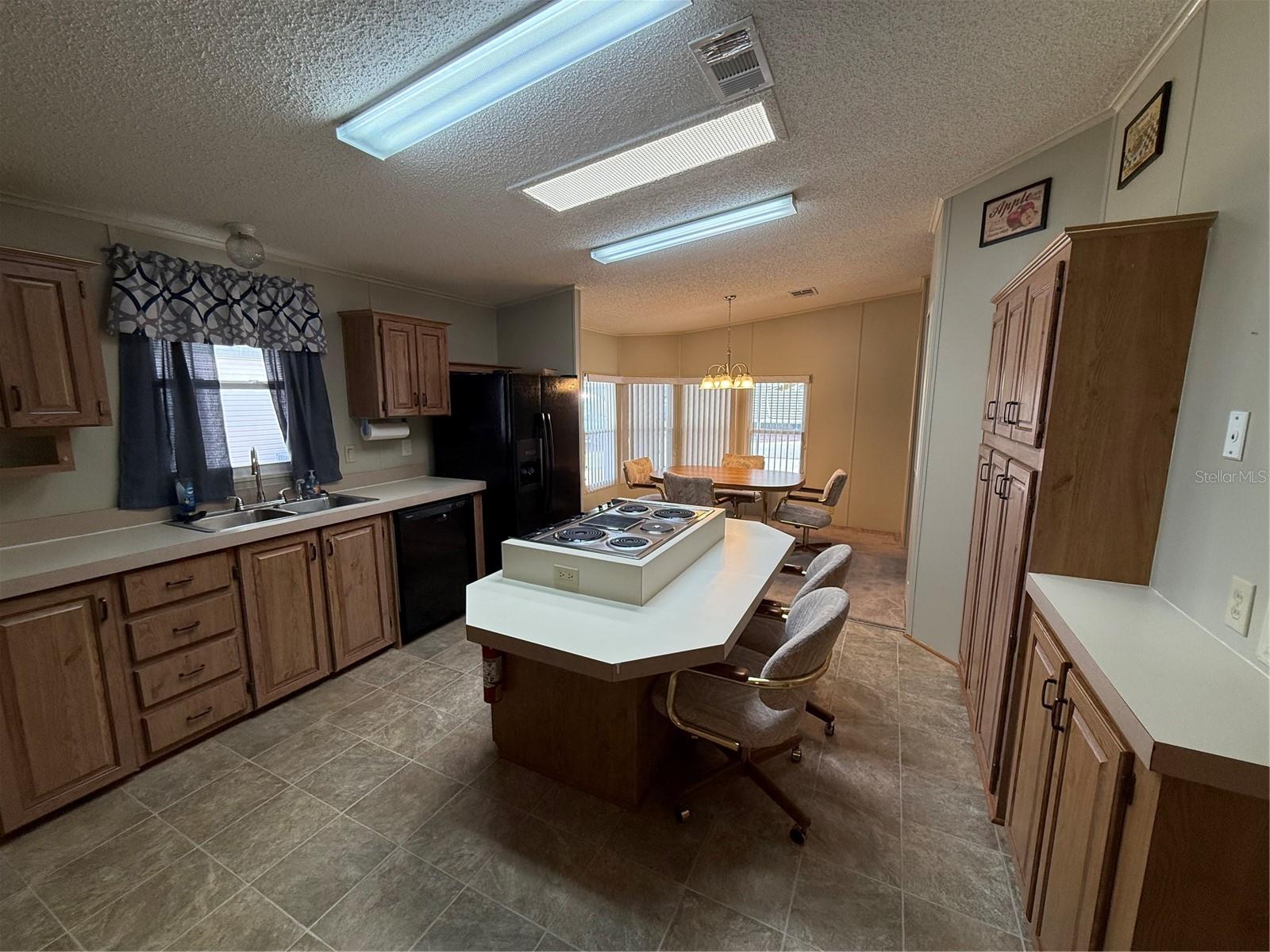 Image 4 of 23 For 153 Nesbitt Park Avenue