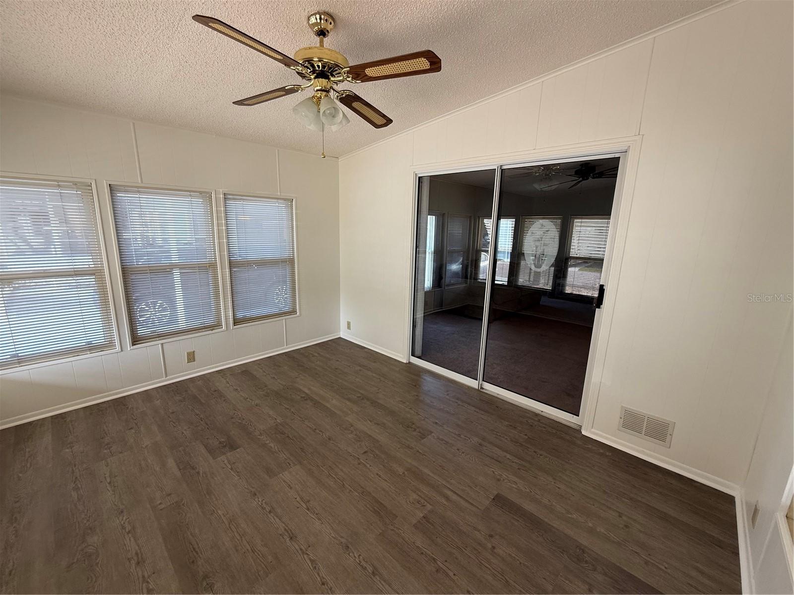 Image 7 of 23 For 153 Nesbitt Park Avenue