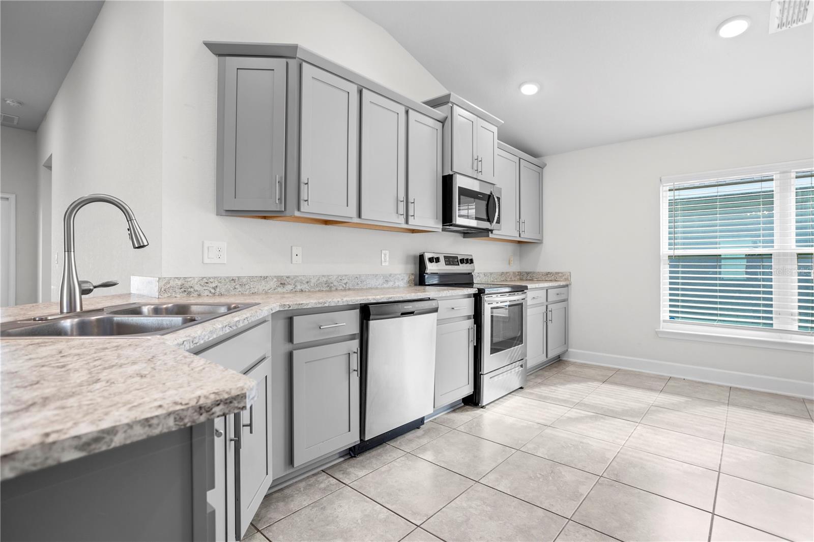 Image 10 of 41 For 860 Vienna Drive